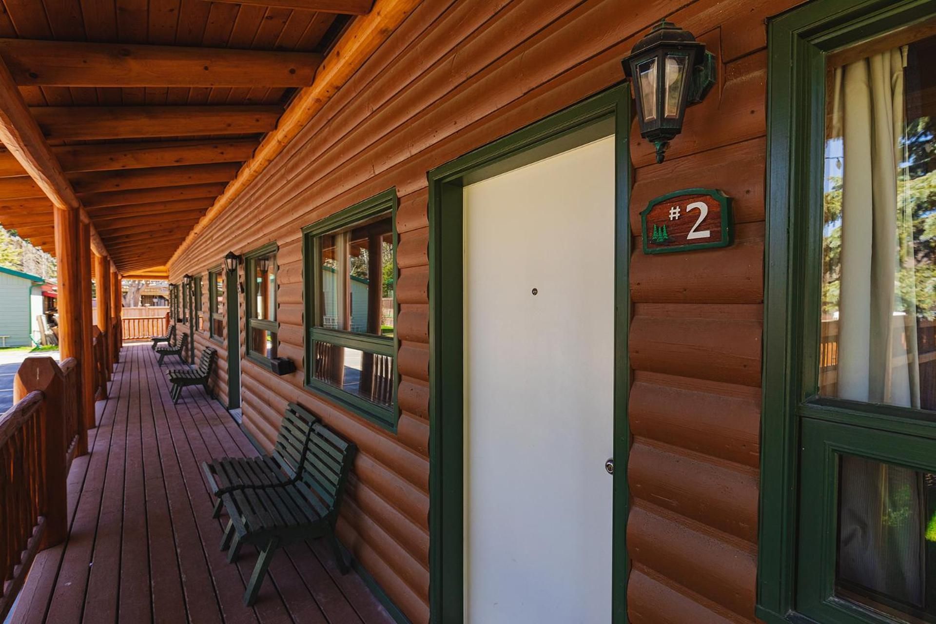 Overlander Mountain Lodge