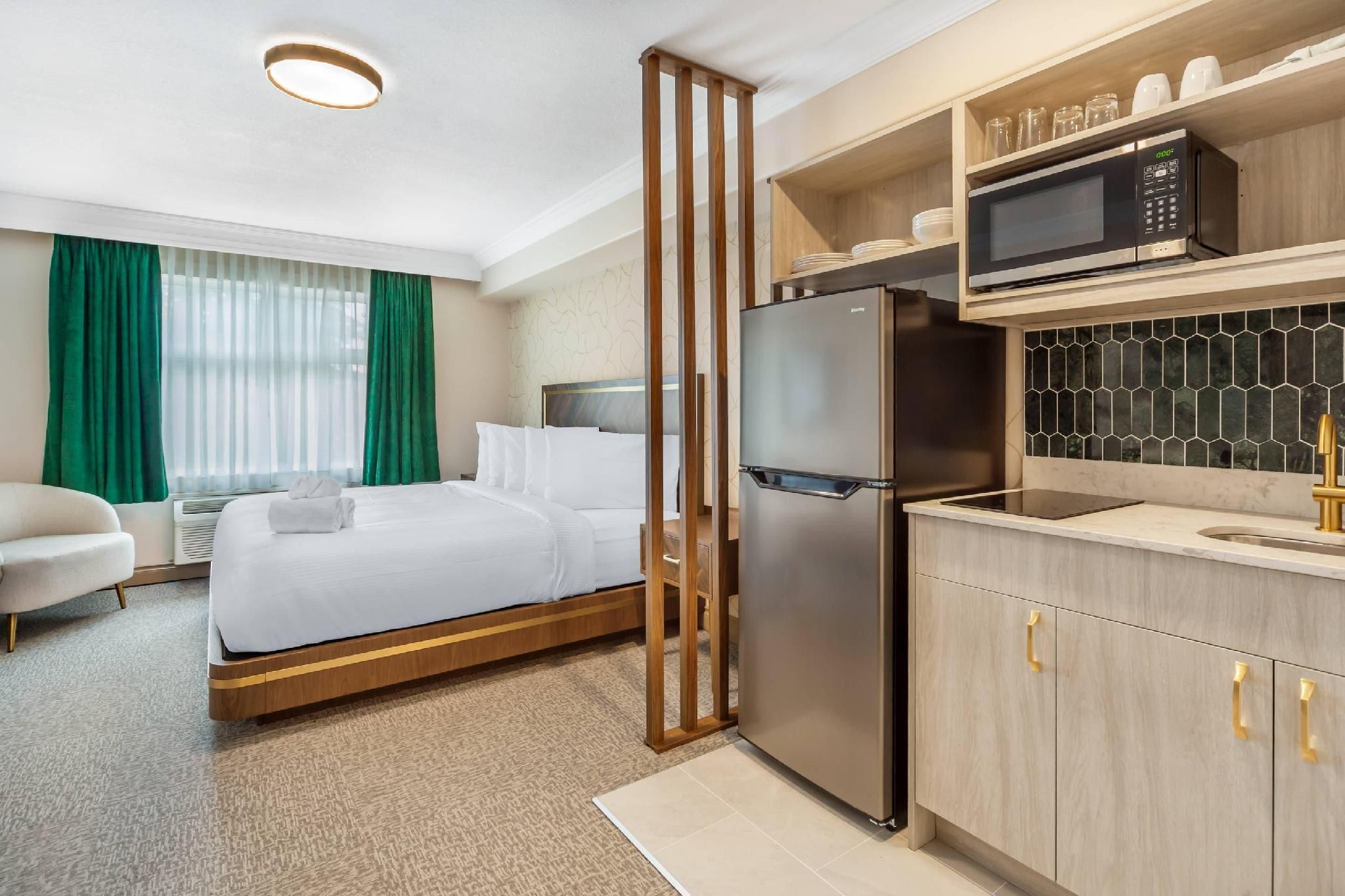 1 King Bed, Efficiency, Nonsmoking, Upgrade