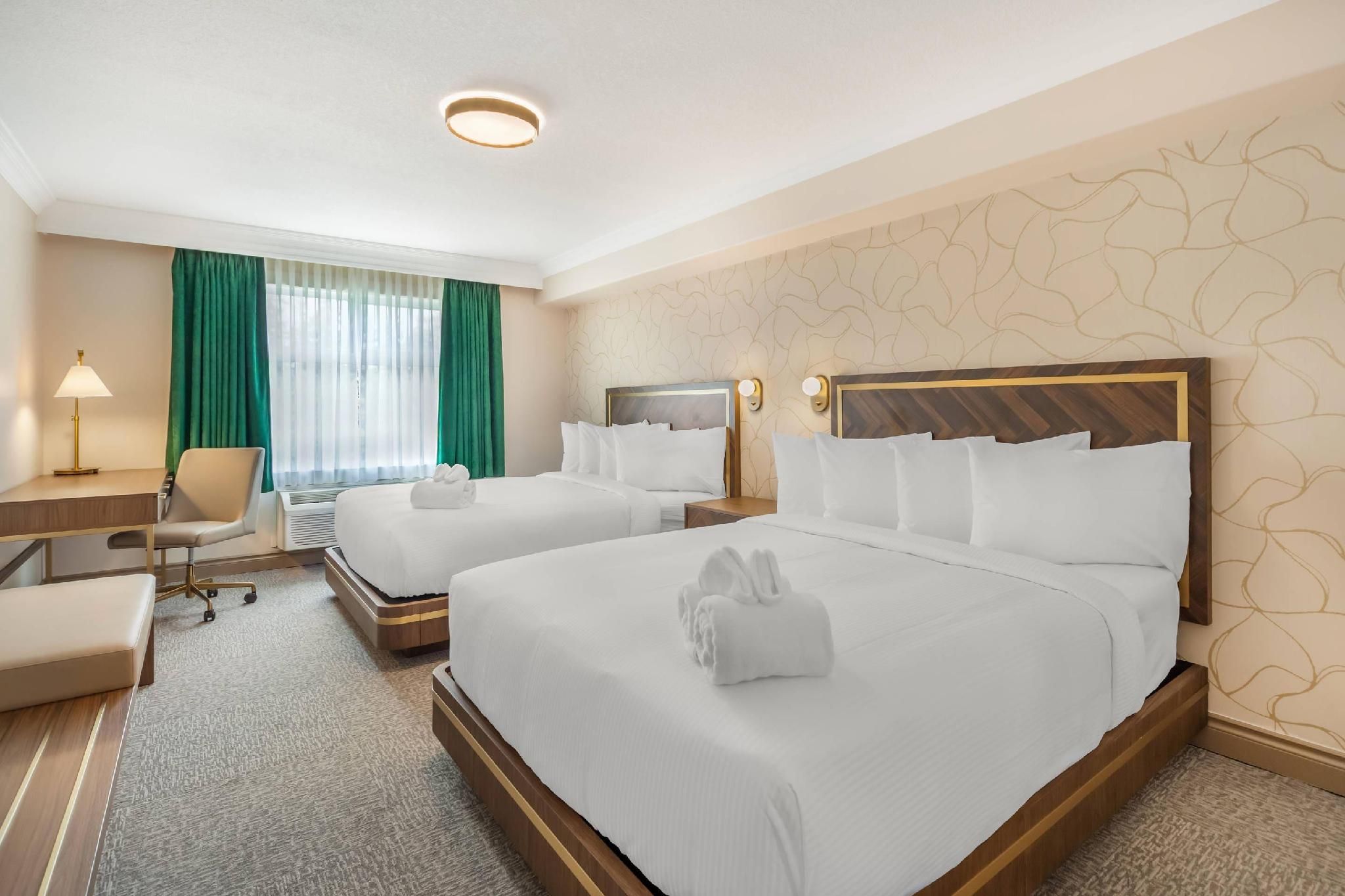 2 Queen Beds - No Smoking