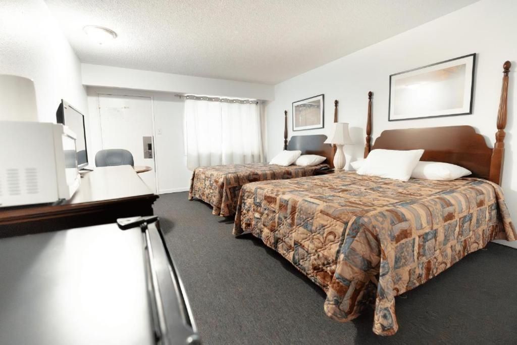 Standard Double Queen Room