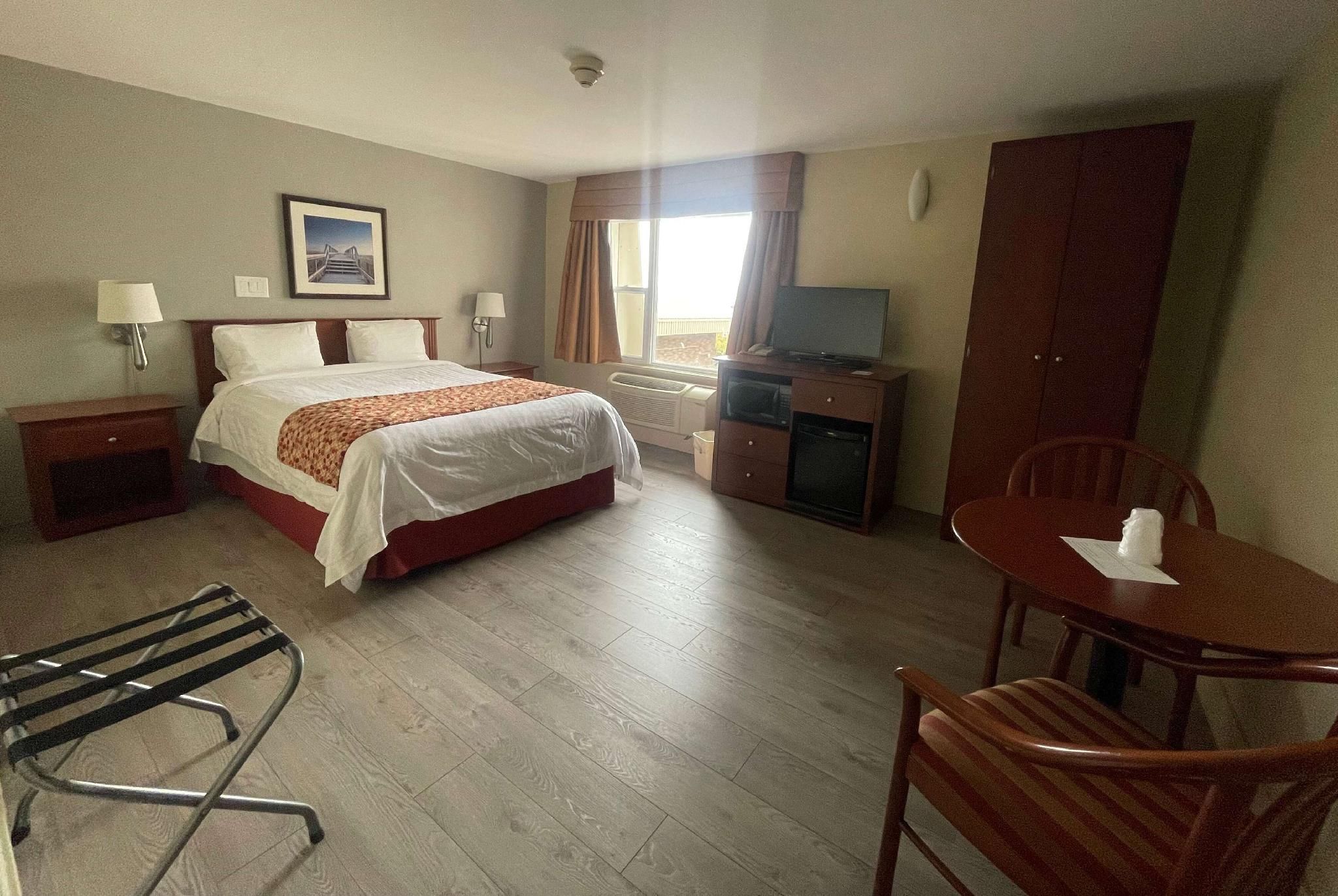 1 Queen Bed Non-Smoking