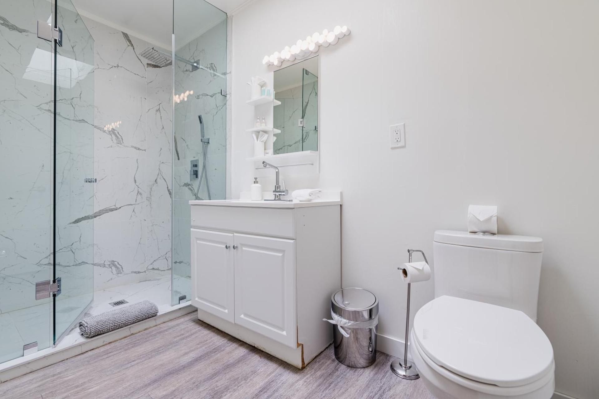 Five-Bedroom House Suite 200