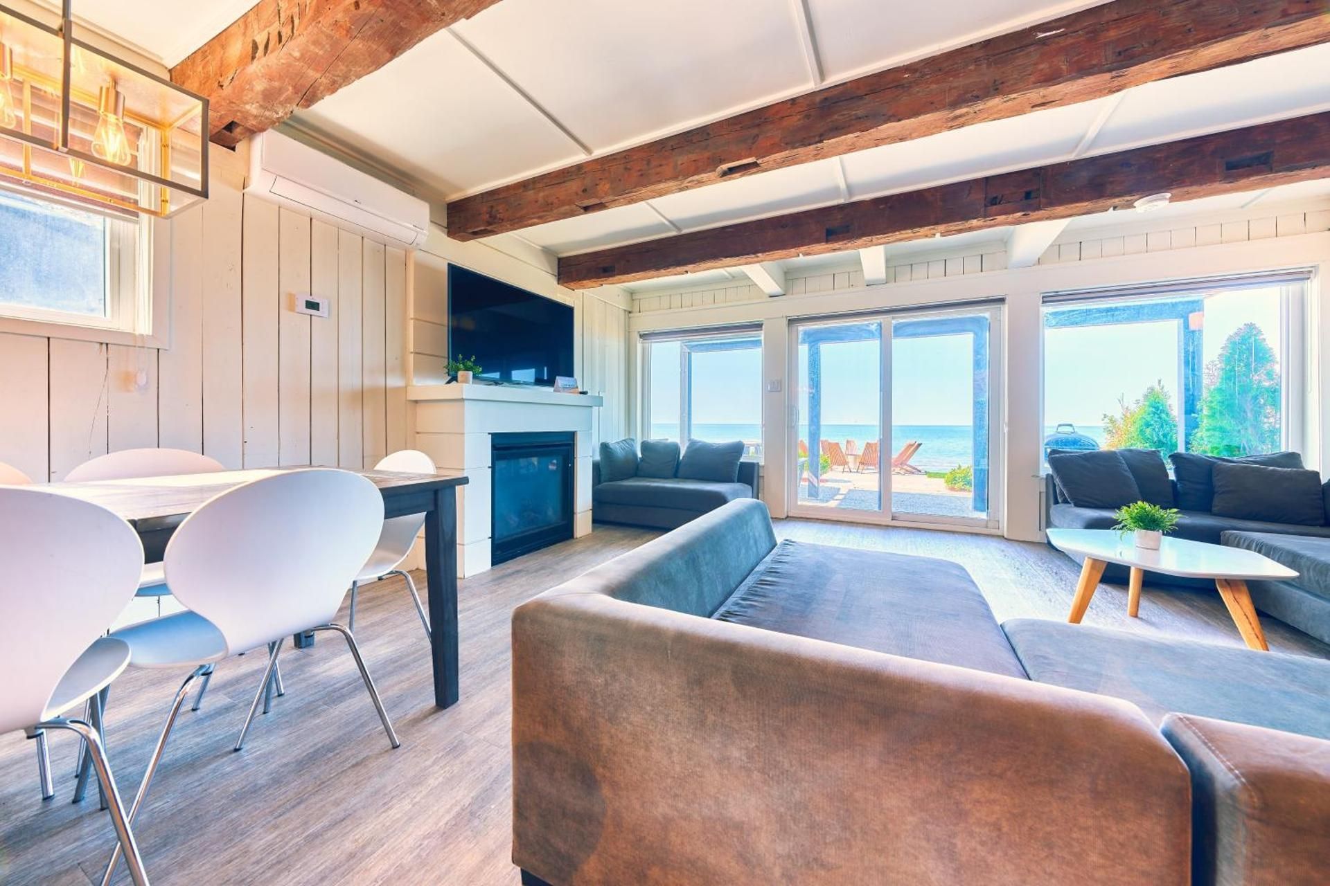Five-Bedroom House Suite 200