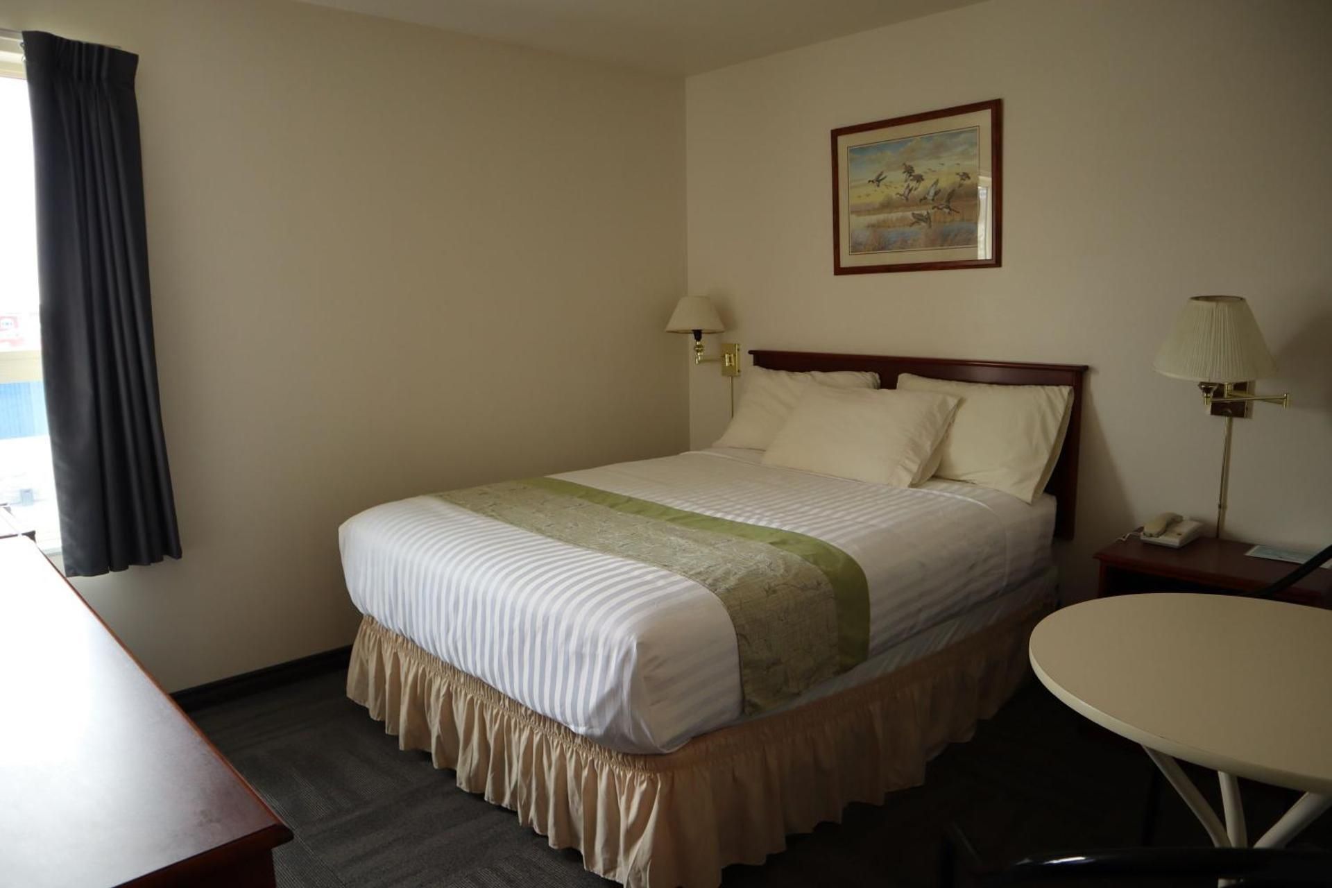 Deluxe Queen Room