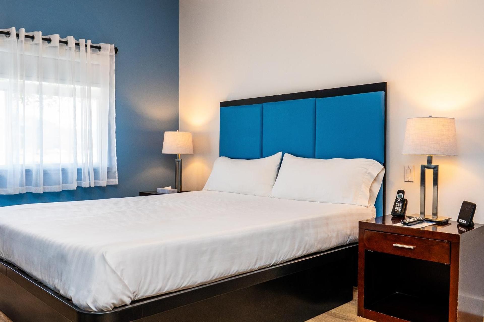1 King Bed Non-Smoking