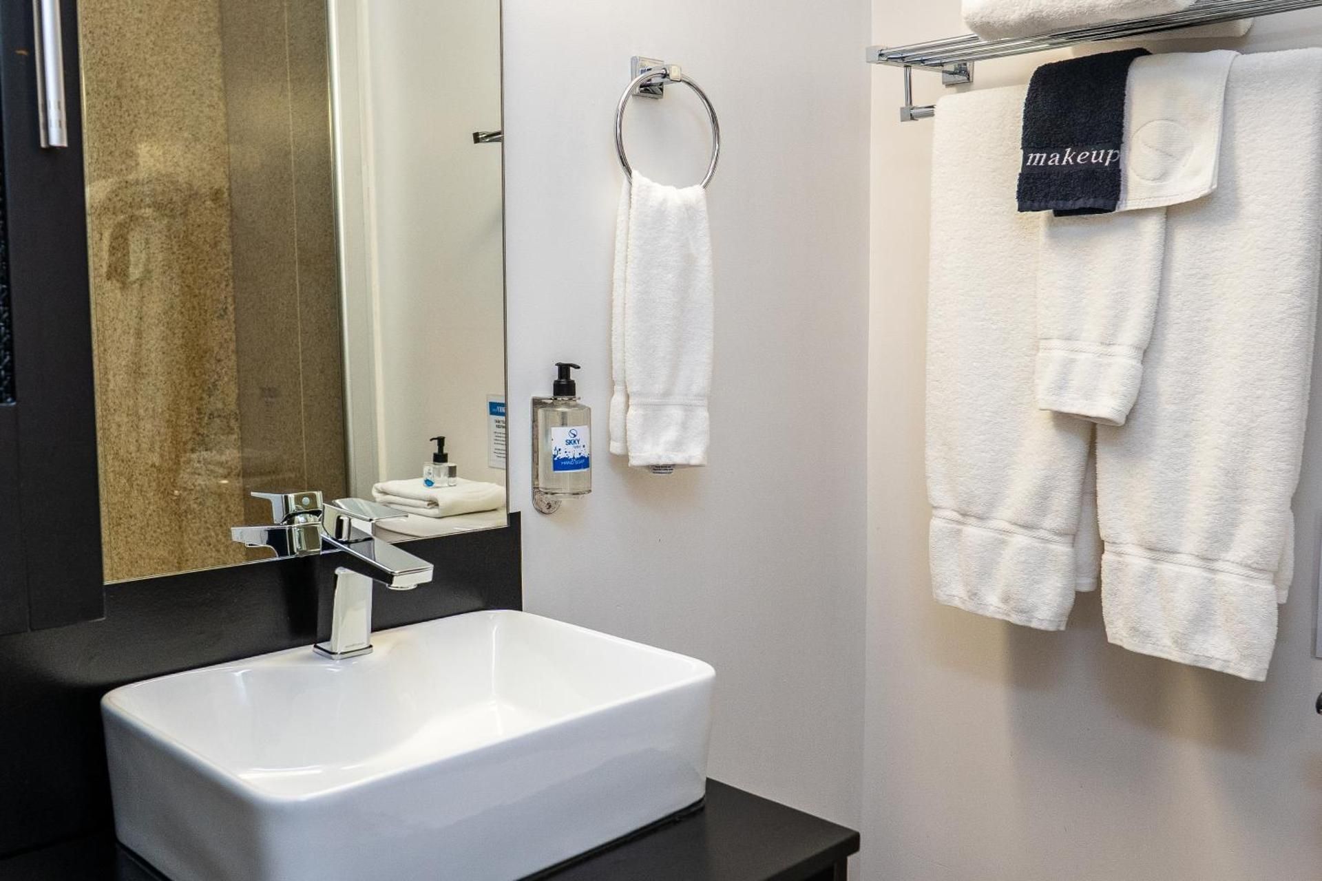 Deluxe Double Room with Shower