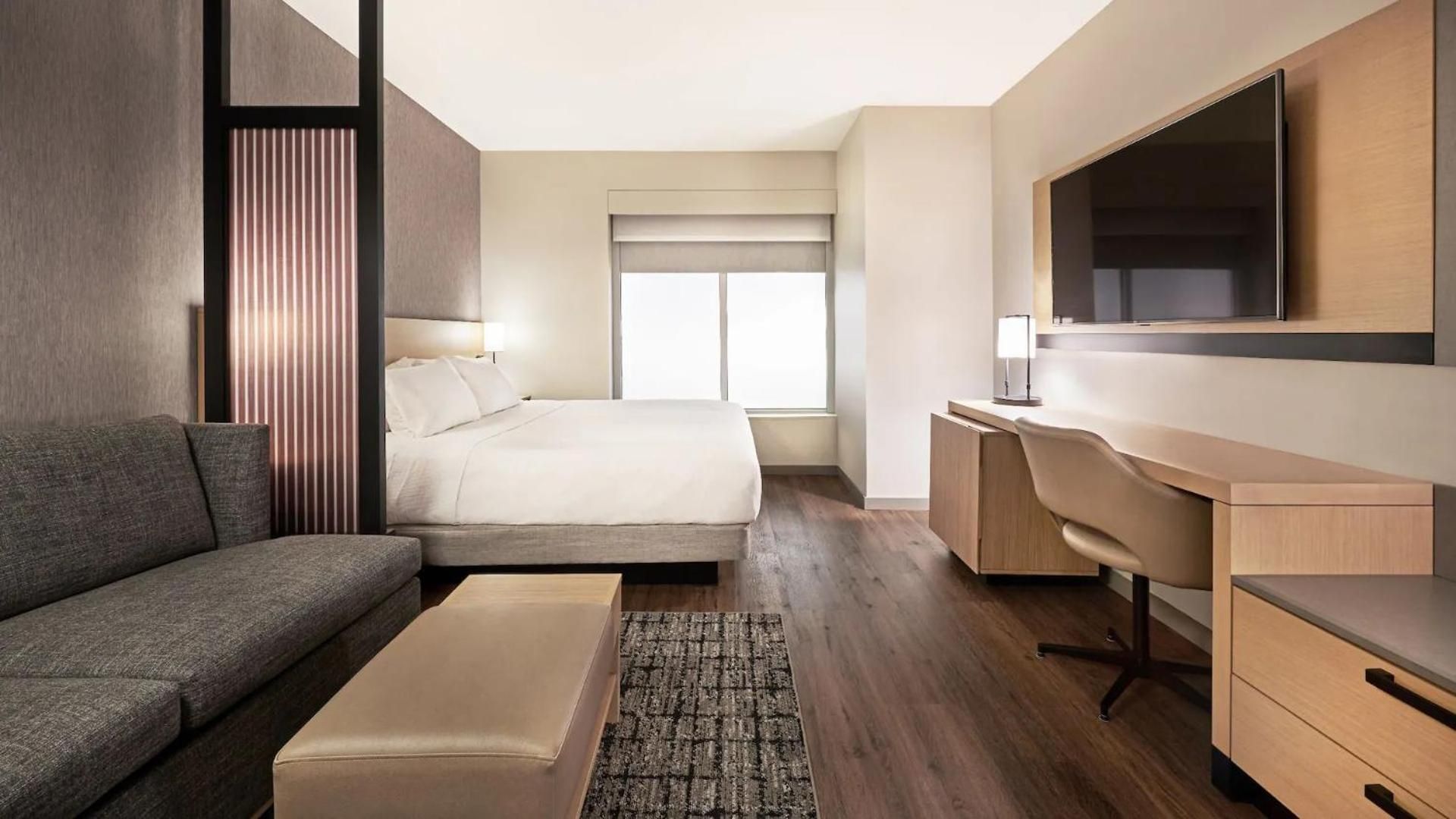 Queen Room with Sofa Bed and Accessible Shower - Mobility Access