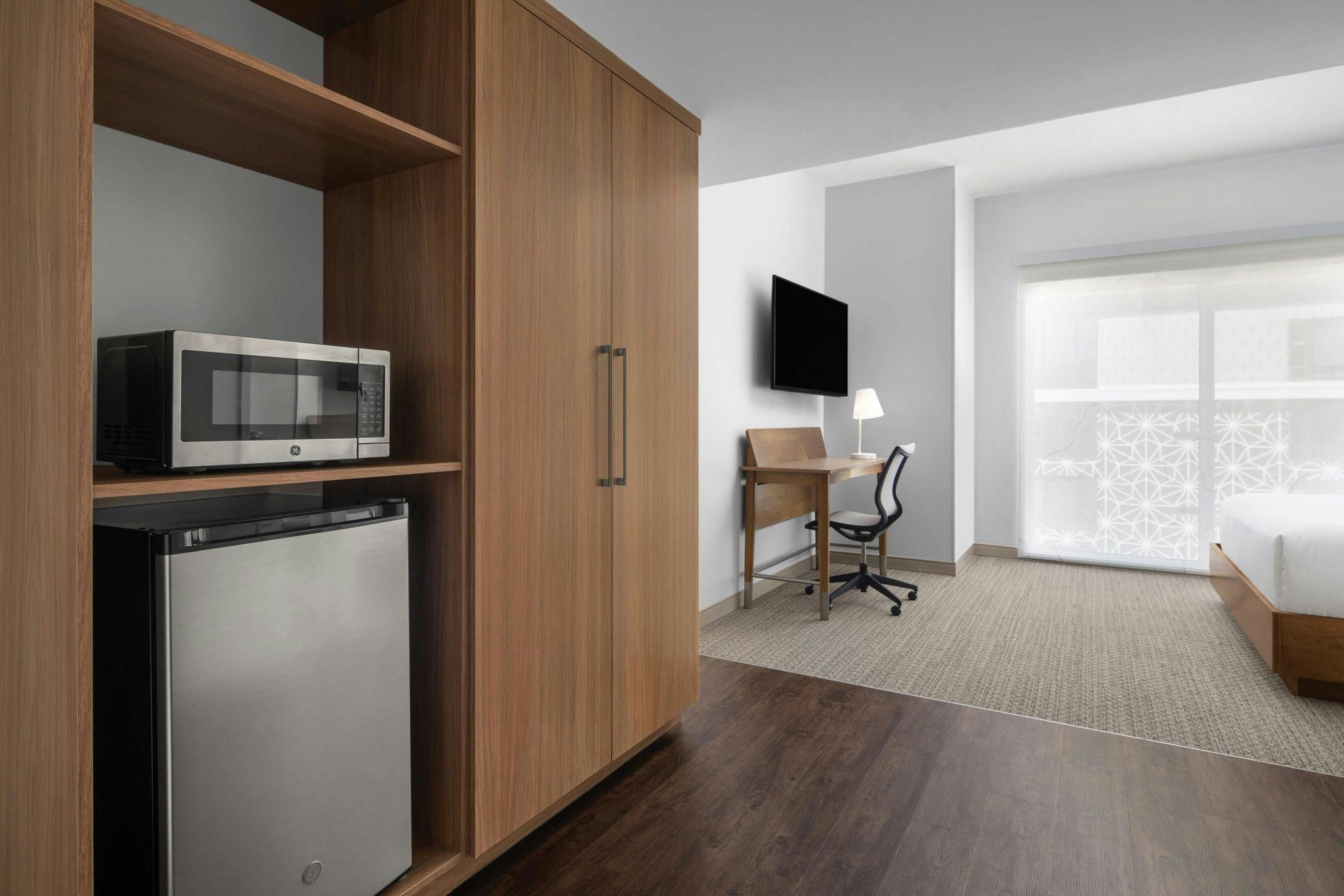 Commons King Room, Guest room, 1 King