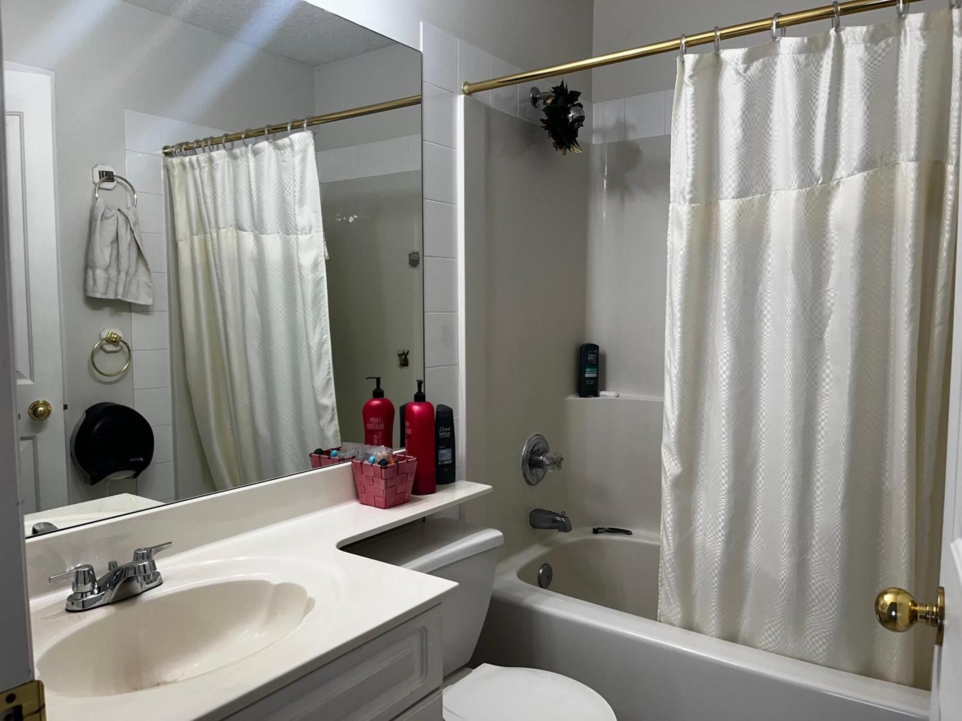 Hidden valley treehouse home! Double Room with Shared Bathroom 2