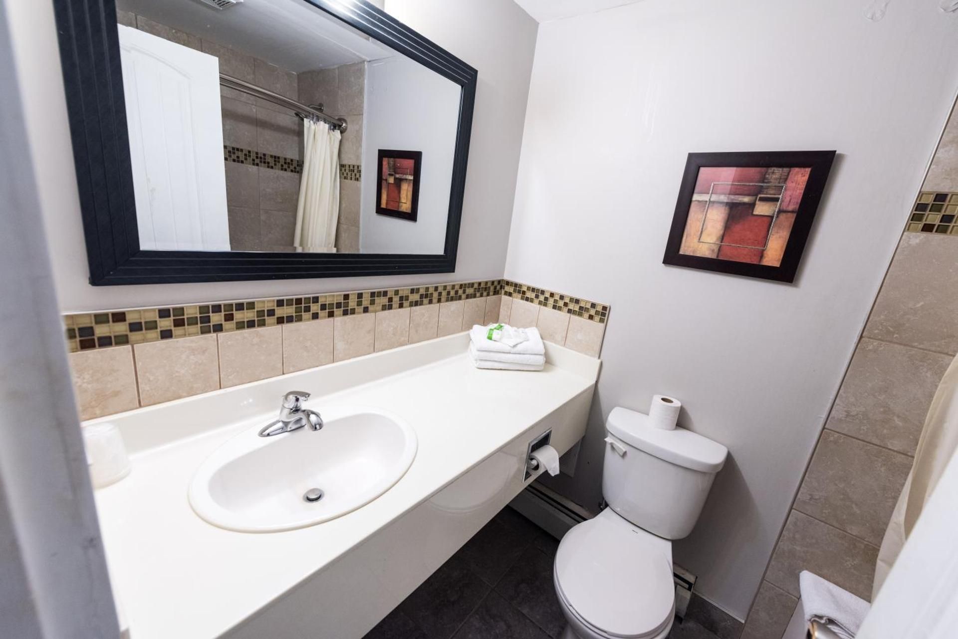 Olympia Lodge Standard Queen Room 2