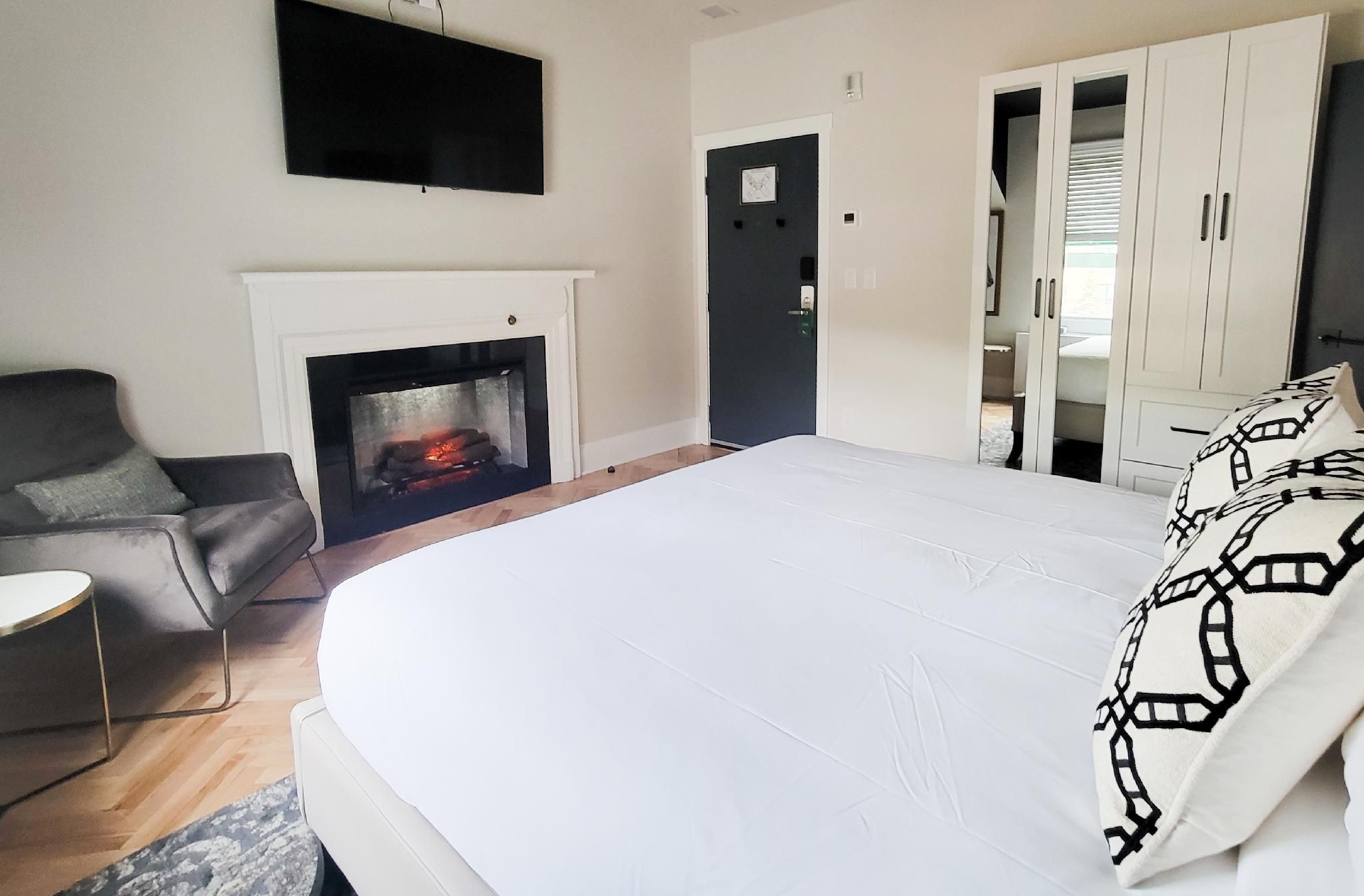 Premium Queen Room - Non-Smoking