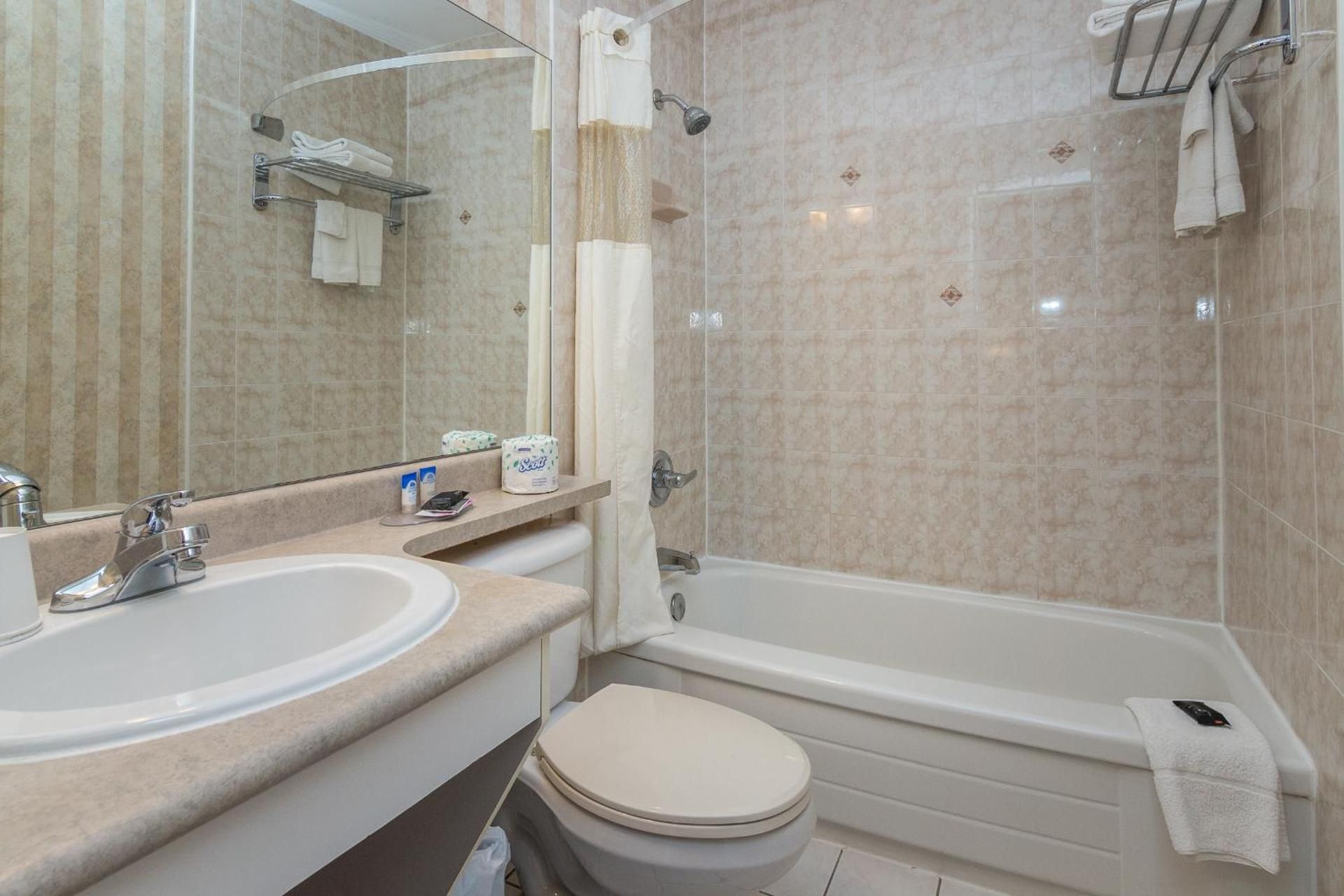 2 Queen Beds Kitchenette Suite Non-Smoking