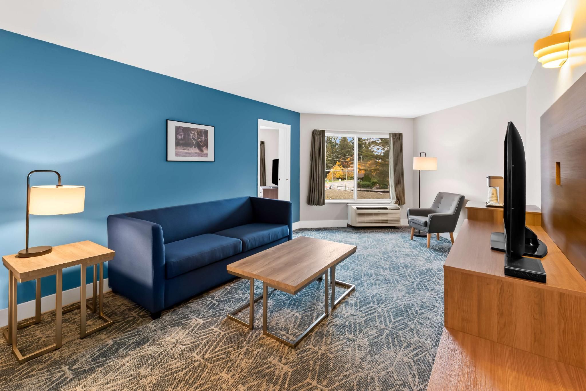 Suite - 1 King Bed, Nonsmoking, Family Room, Sofabed, Living Room