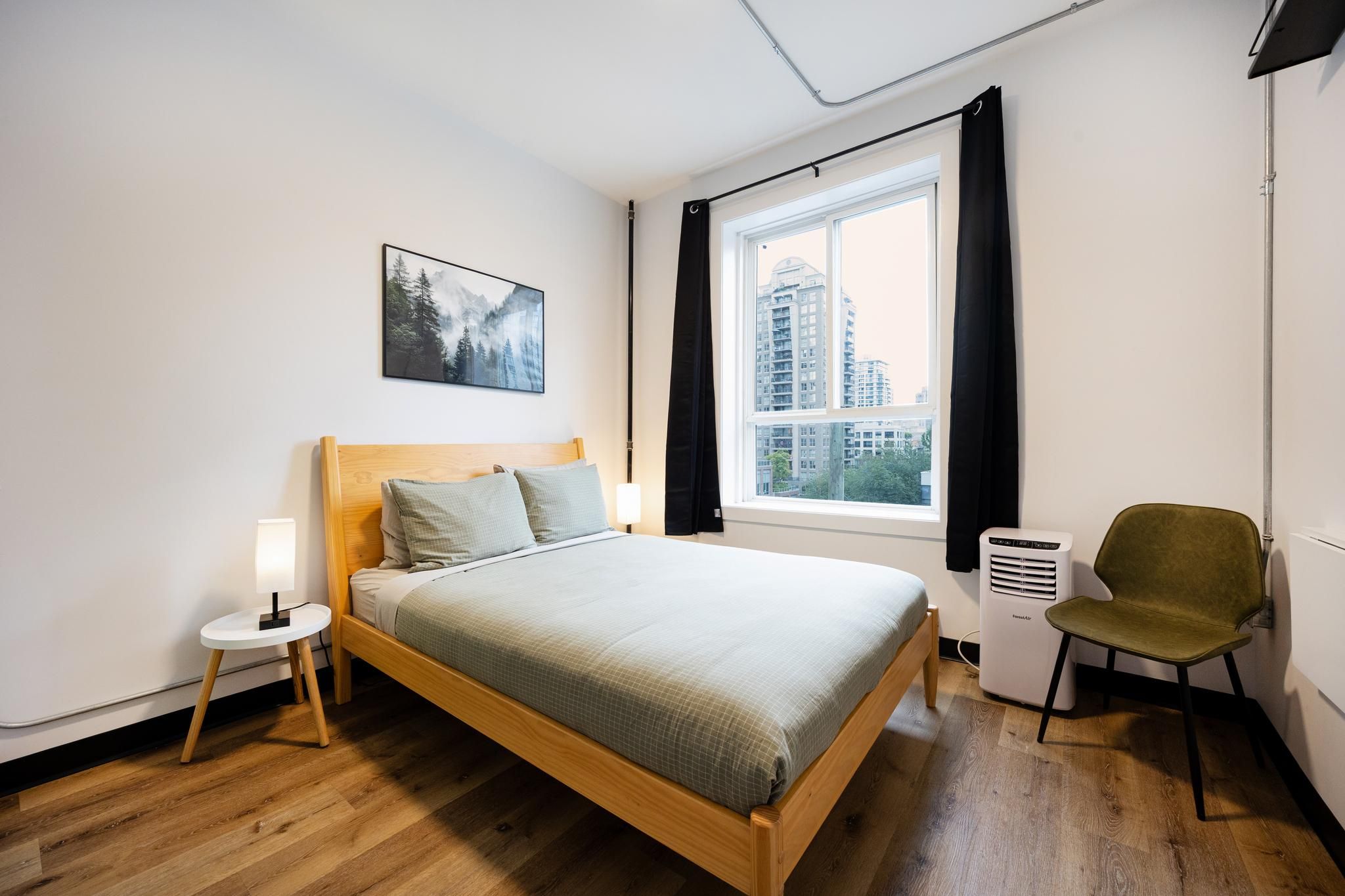 Samesun Vancouver Double Room with Shared bathroom