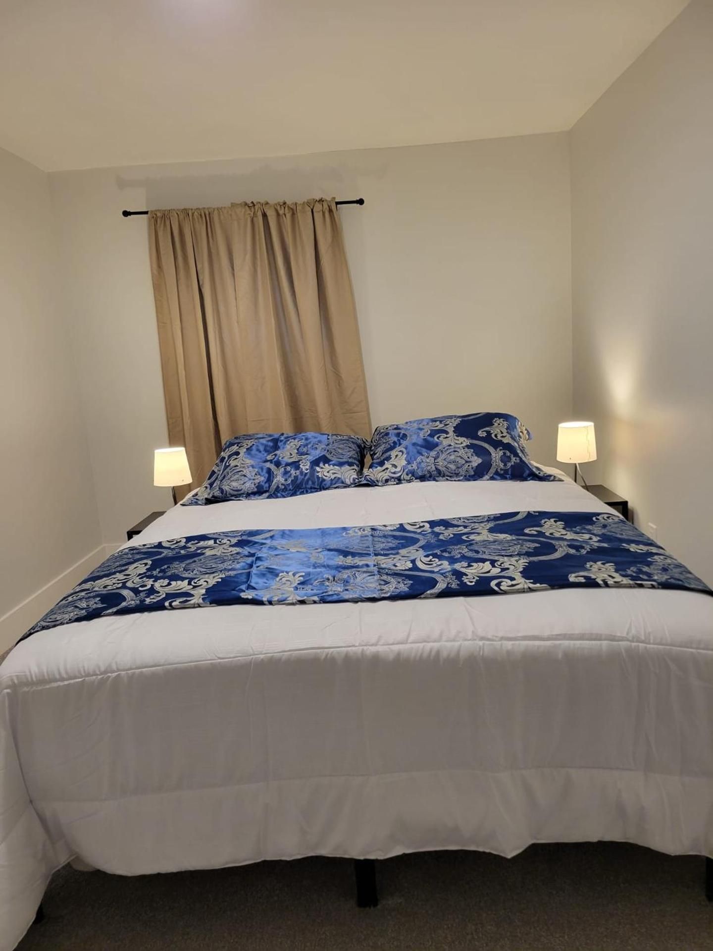 Deluxe Queen Suite