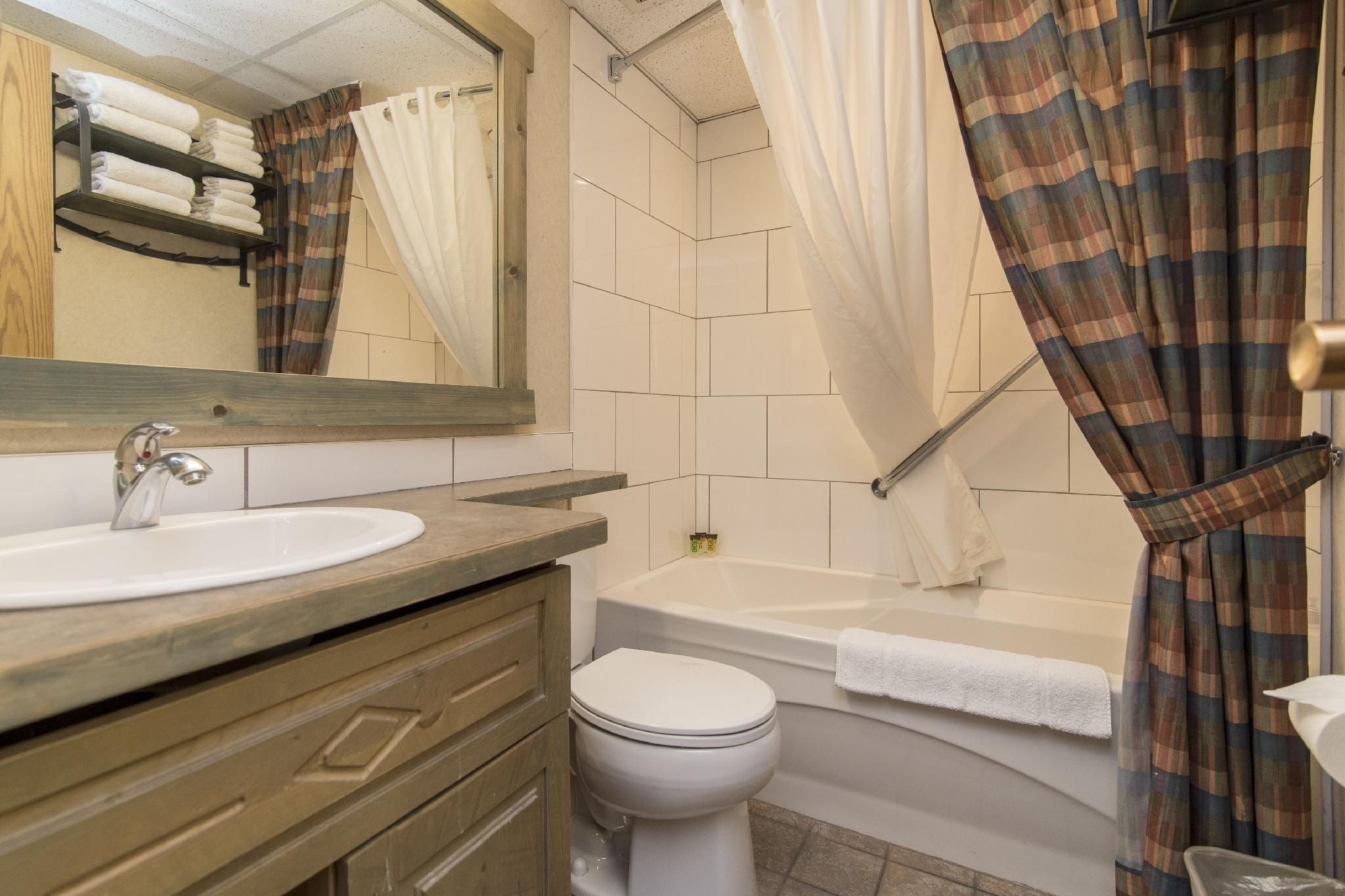 Douglas Fir Resort & Chalets Studio