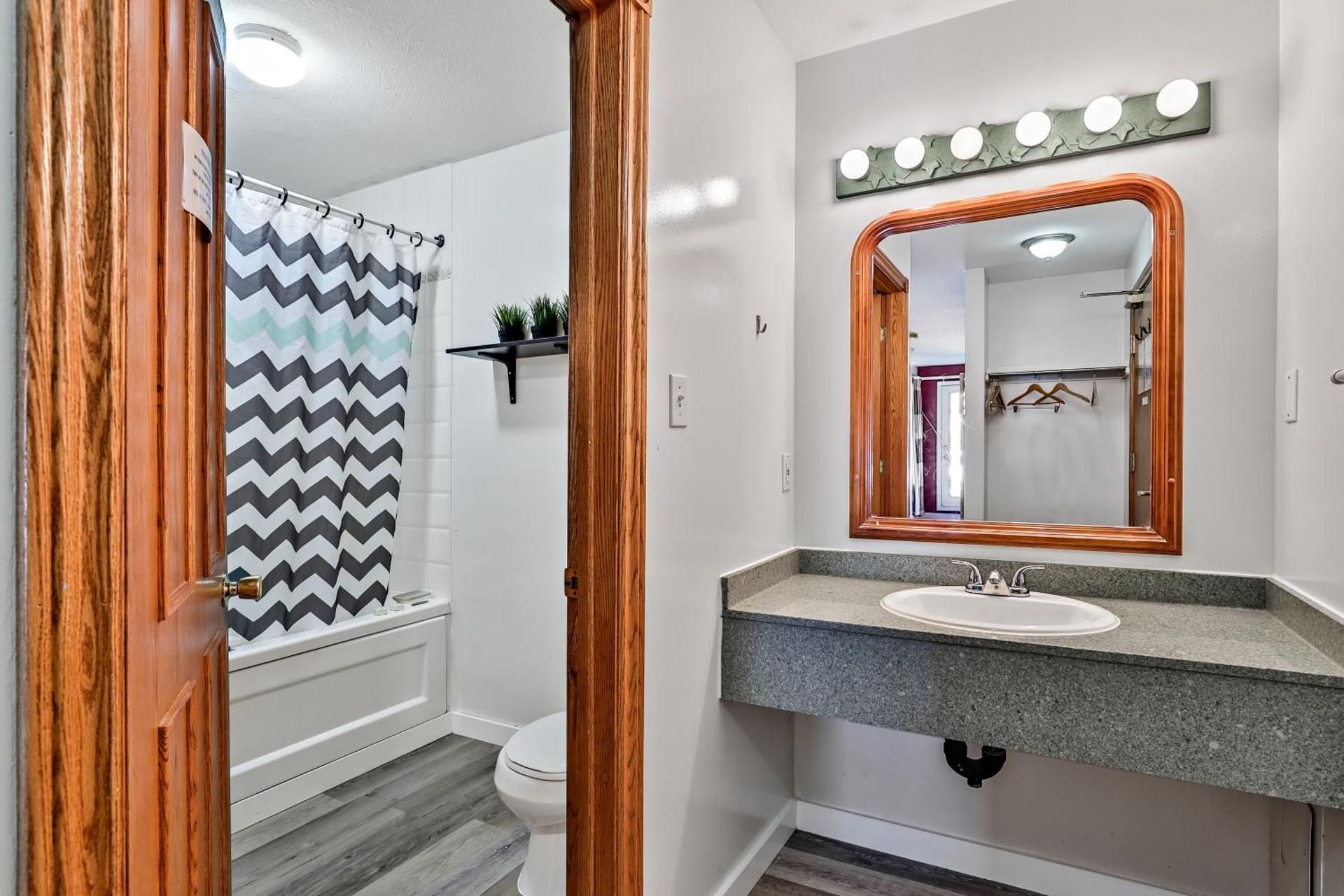 Samesun Banff Bed in 8-Bed Female Dormitory Room 2