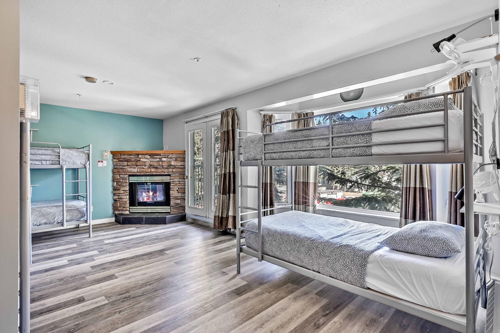 1 Person in 6-Bed Dormitory with En-Suite - Mixed