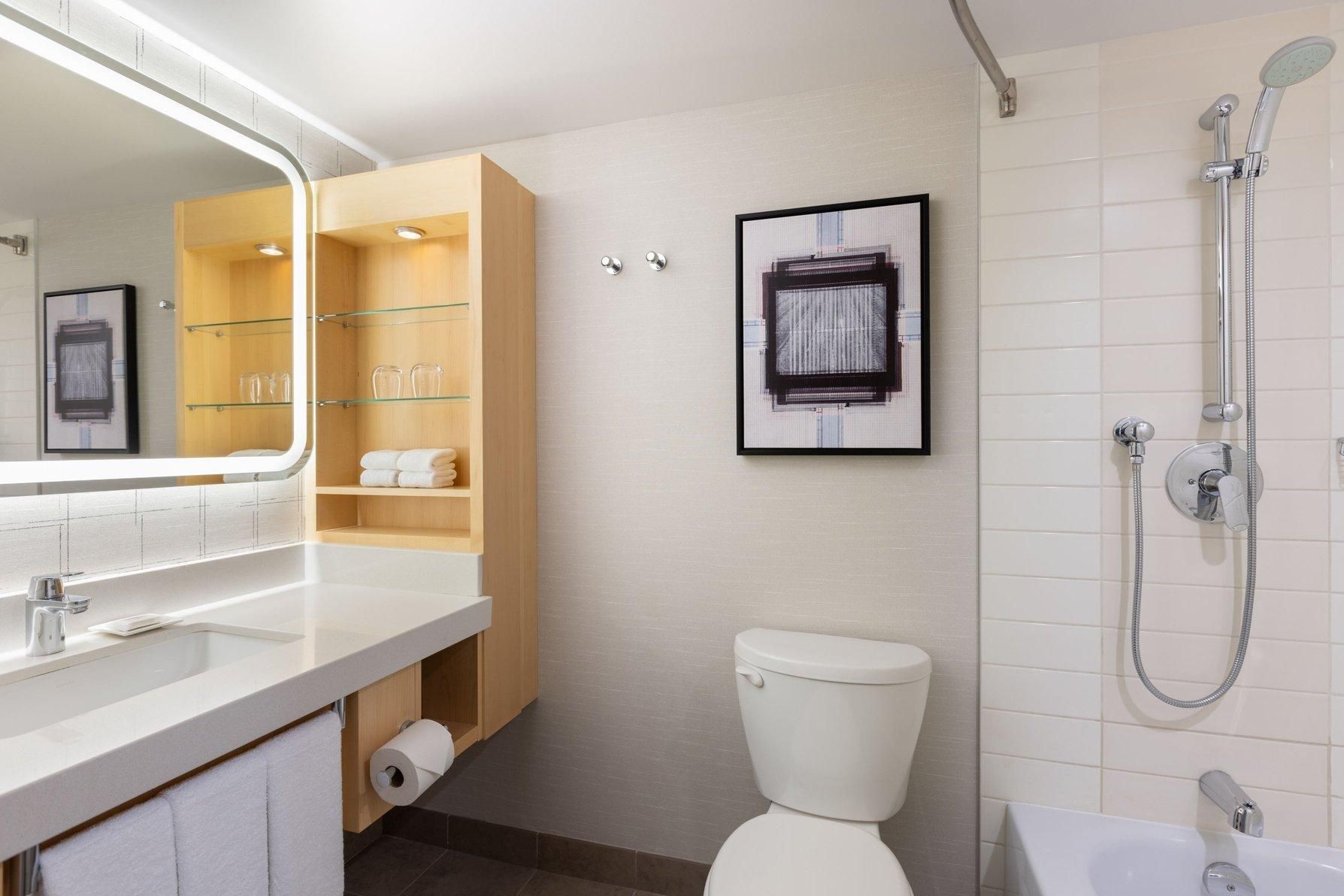 Guest room, 2 Queen, Lake view