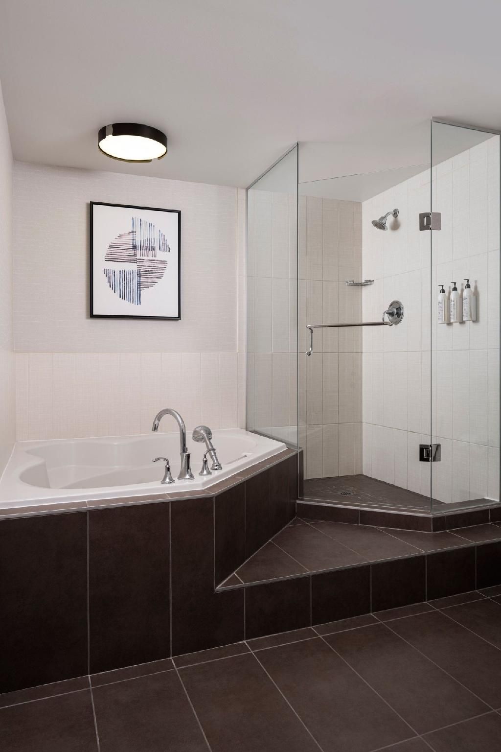 Grand Okanagan, 3 Bedroom Residence, Lake view, Balcony, Fireplace, Whirlpool