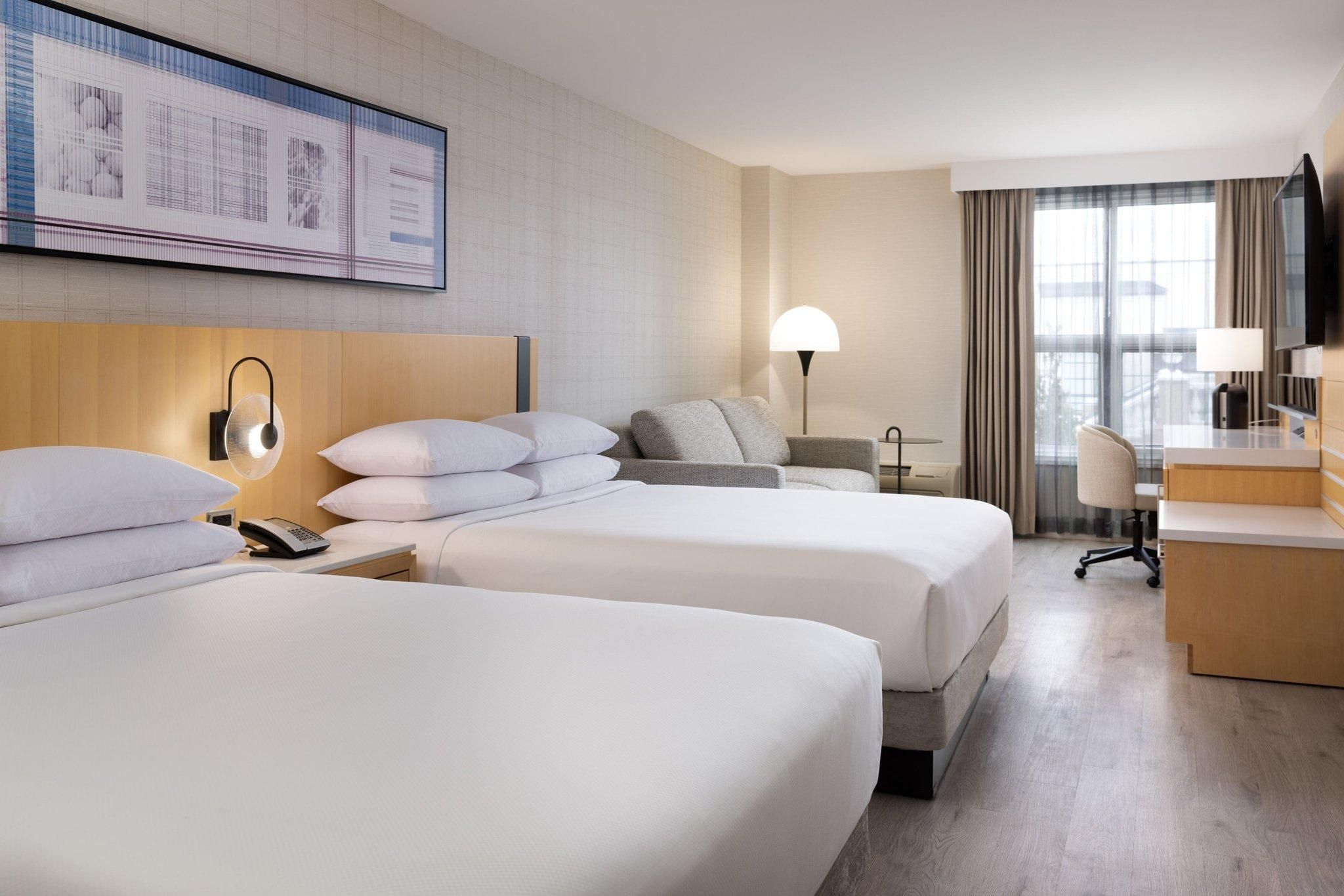 Larger Guest room, 2 Queen, Sofa bed, City view
