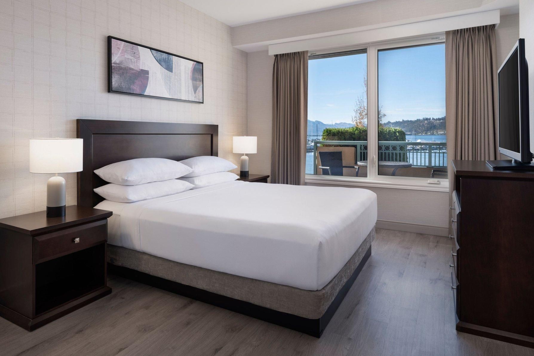 Grand Okanagan, 2 Bedroom Residence, Bedroom 1: 1 King, Bedroom 2: 1 Queen, Sofa Bed, Lake View