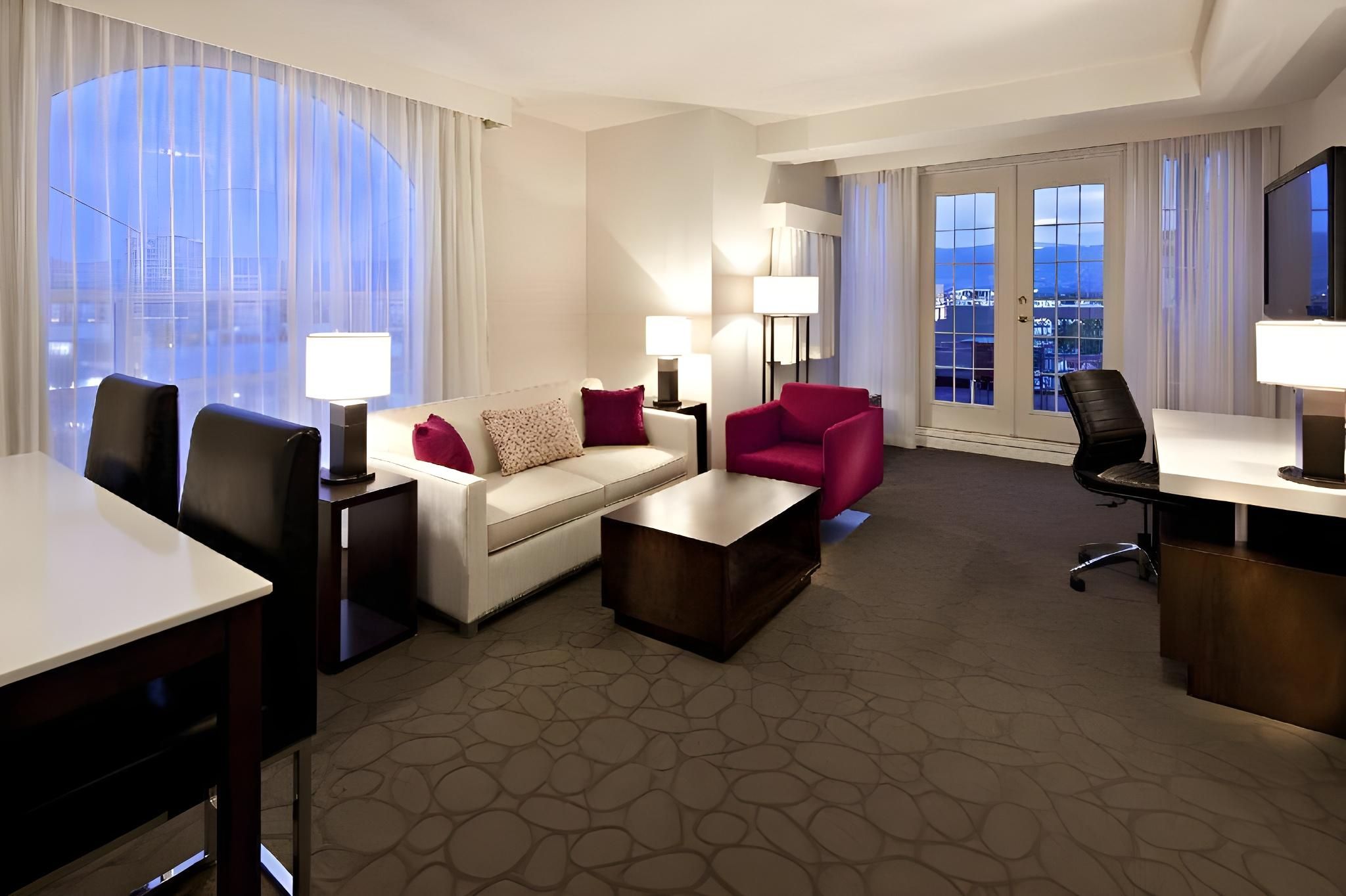 Delta Hotels Grand Okanagan Resort 1 Bedroom Suite, 1 King, Sofa bed, City view, Whirlpool 3