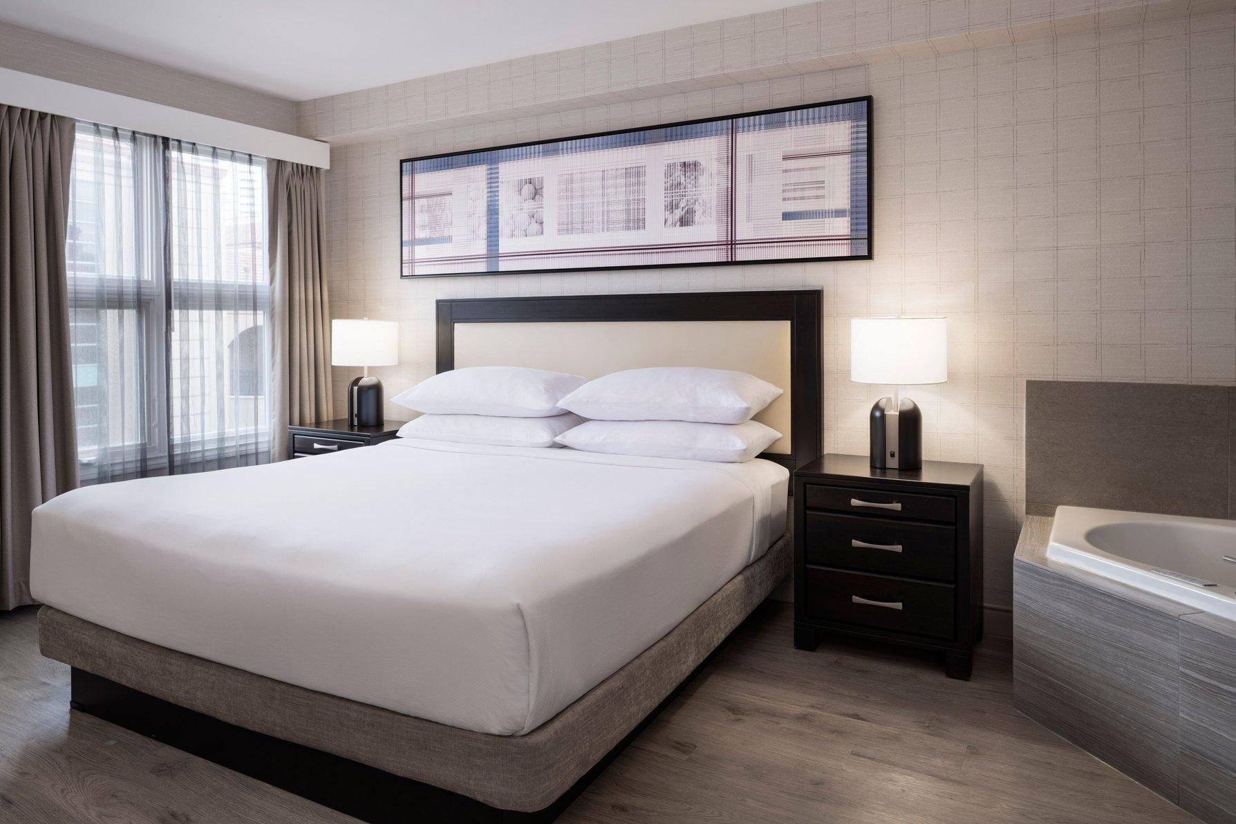 Grand Okanagan, 1 Bedroom Condominium, 1 King, Sofa bed, City view, Whirlpool