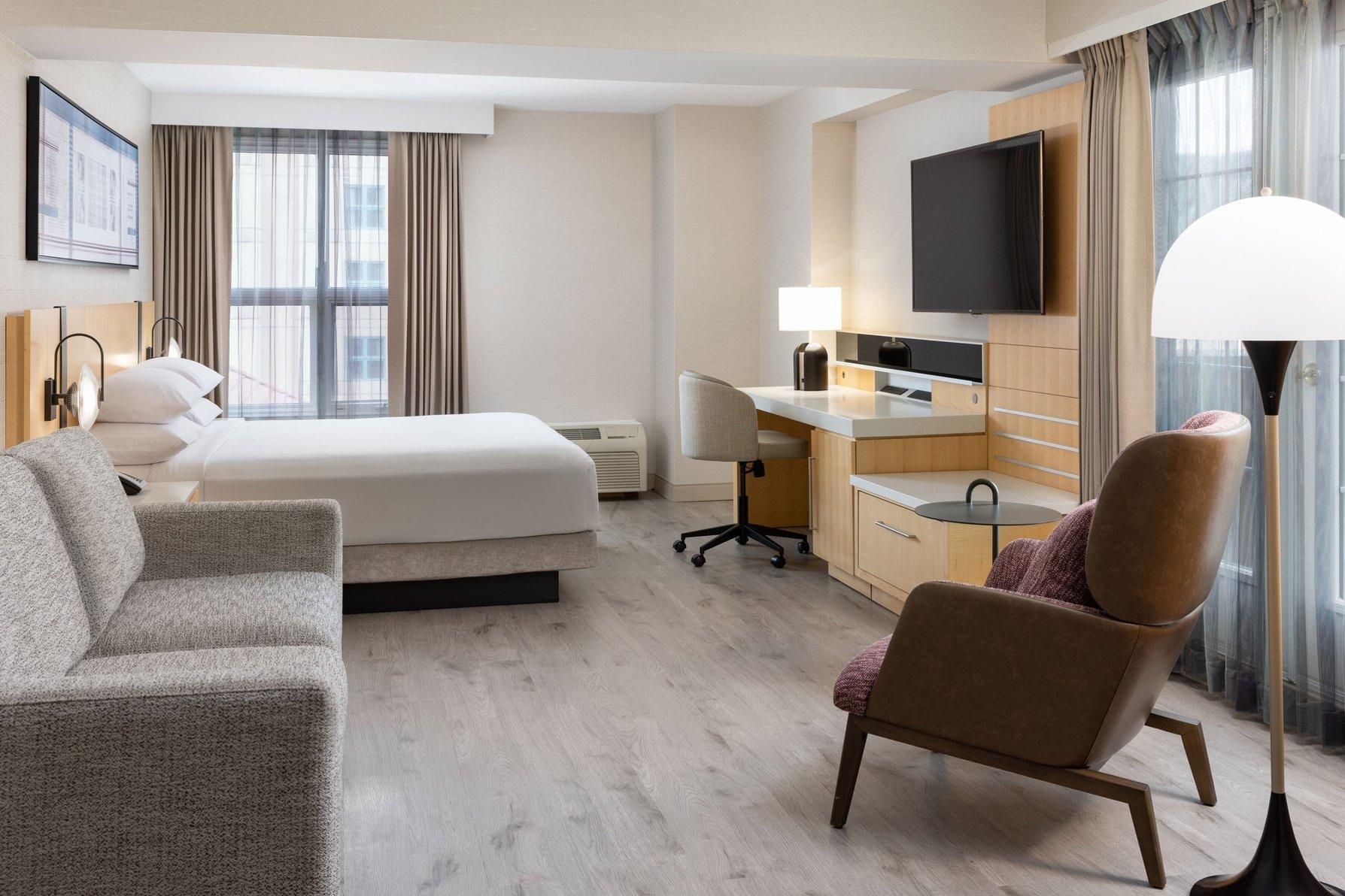 Larger Guest room, 1 King, Sofa bed, City view