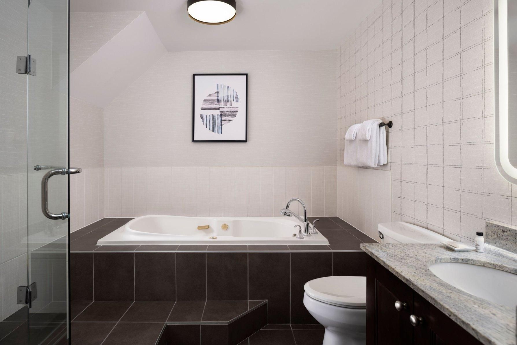 Grand Okanagan, 2 Bedroom Residence, Bedroom 1: 1 King, Bedroom 2: 1 Queen, Sofa bed, City view