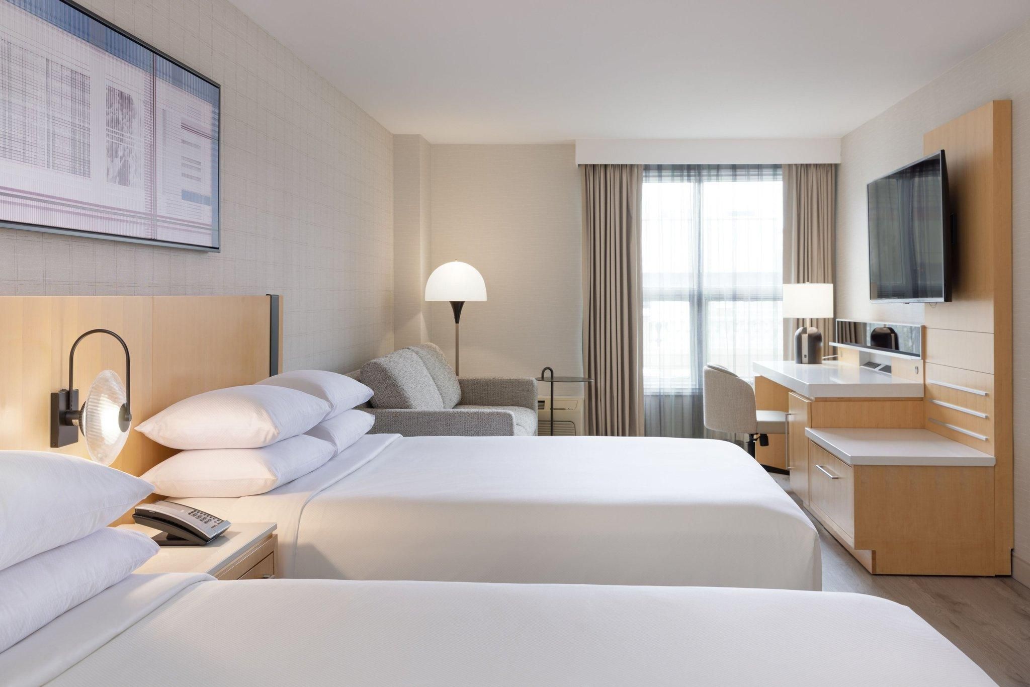 Larger Guest room, 2 Queen, Sofa bed, City view