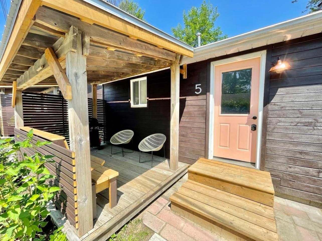 Bungalow with Patio
