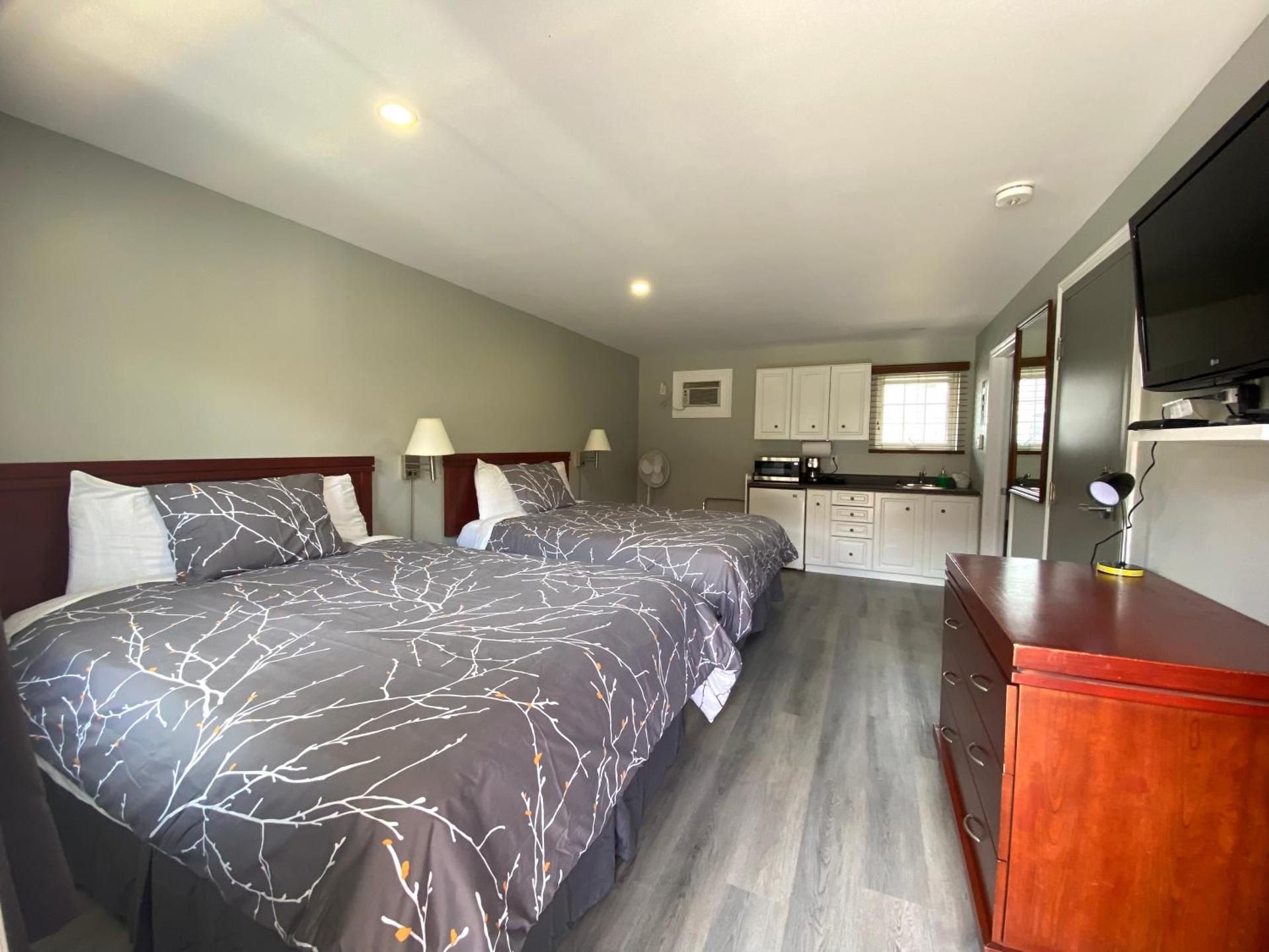 Standard Queen Room with Two Queen Beds