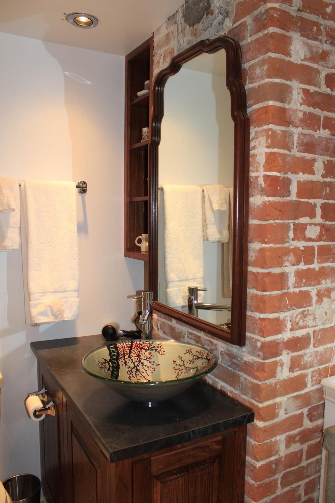 Auberge Chesley's Inn Deluxe King Room 2