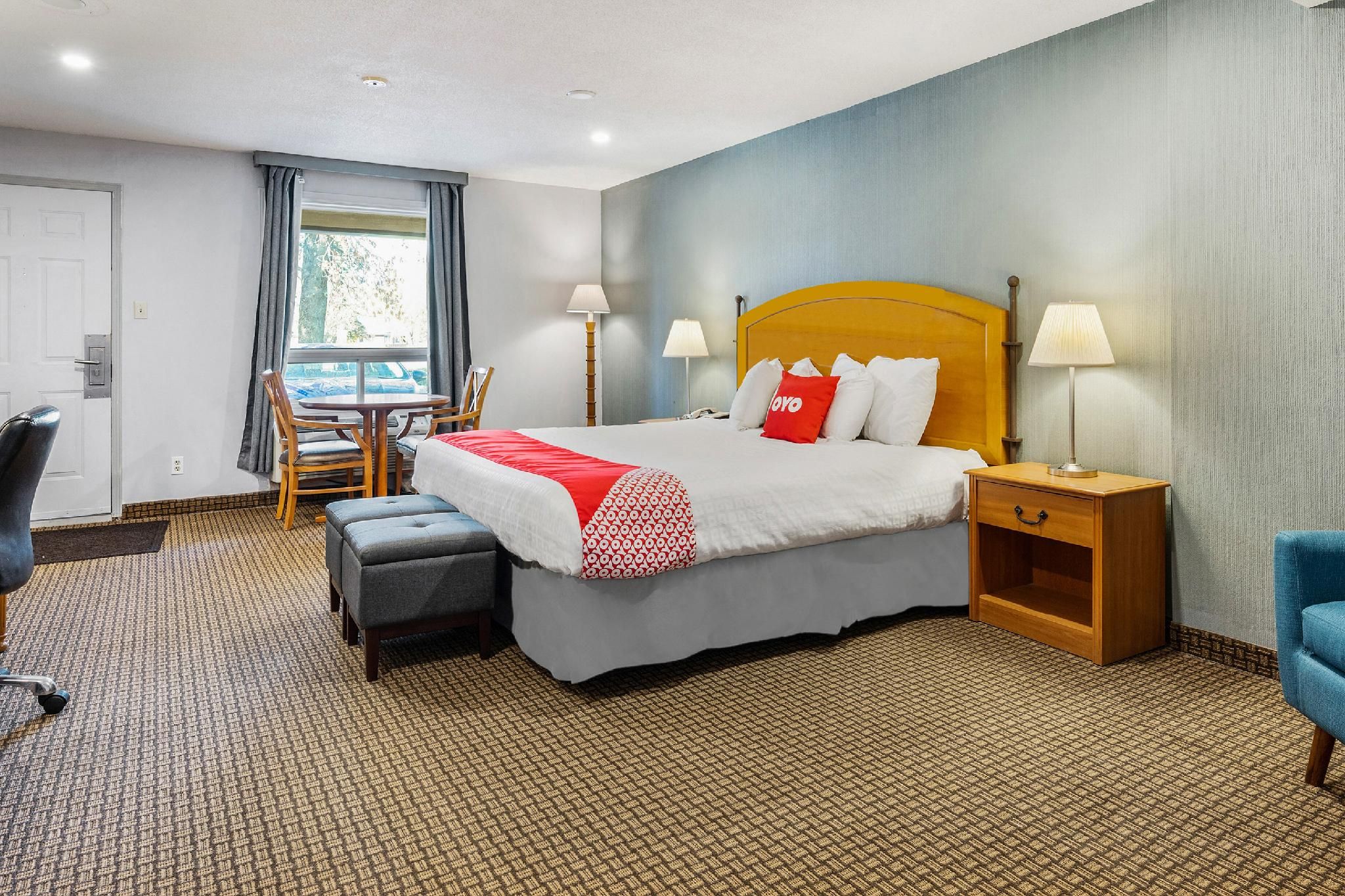 Deluxe King with Kitchenette & Fireplace