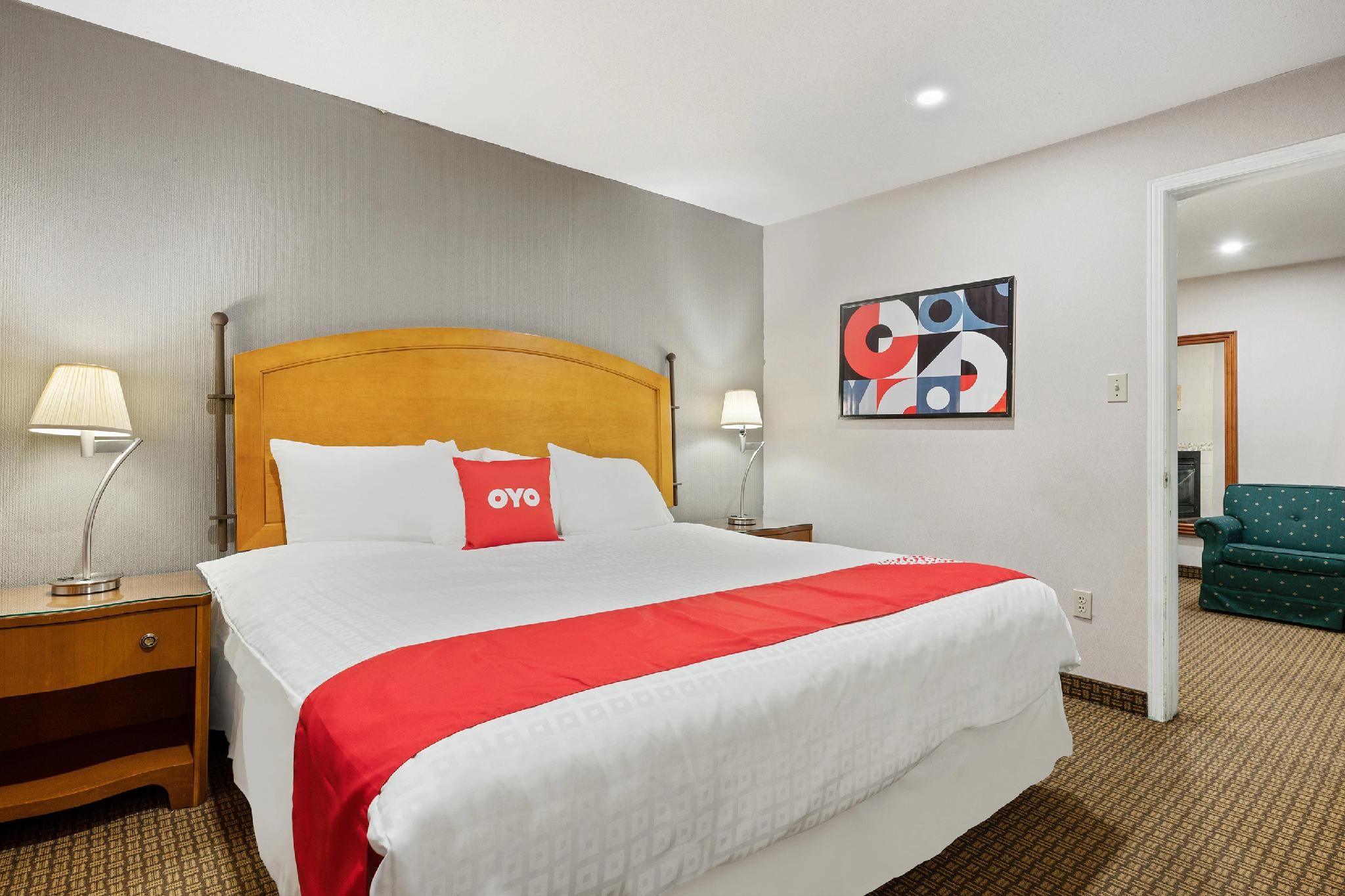 King Bed Suite with Kitchenette and Fireplace
