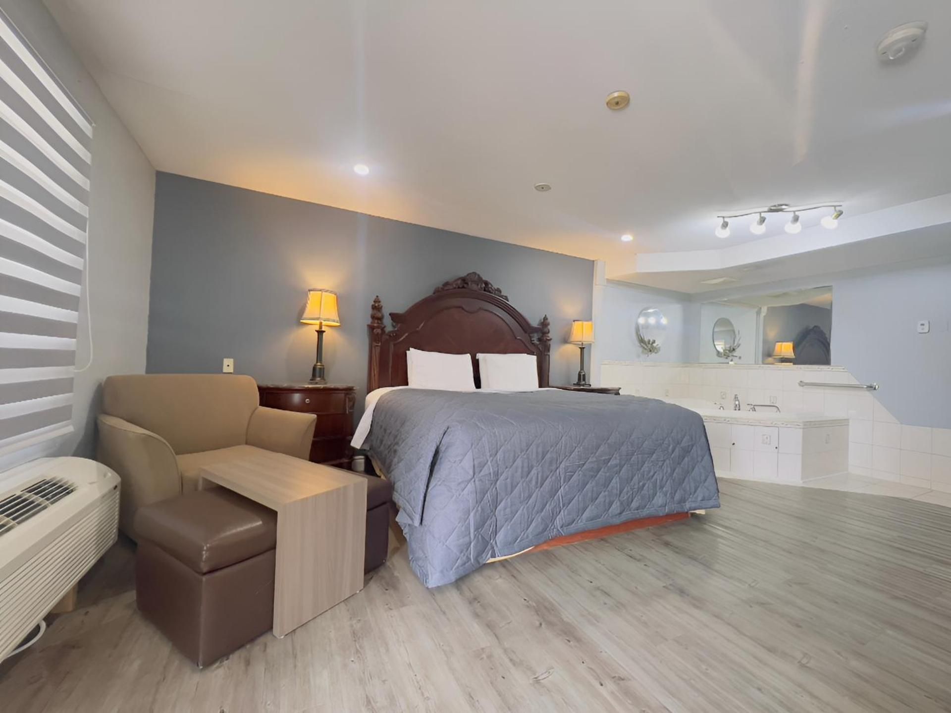 King Suite with Spa Bath