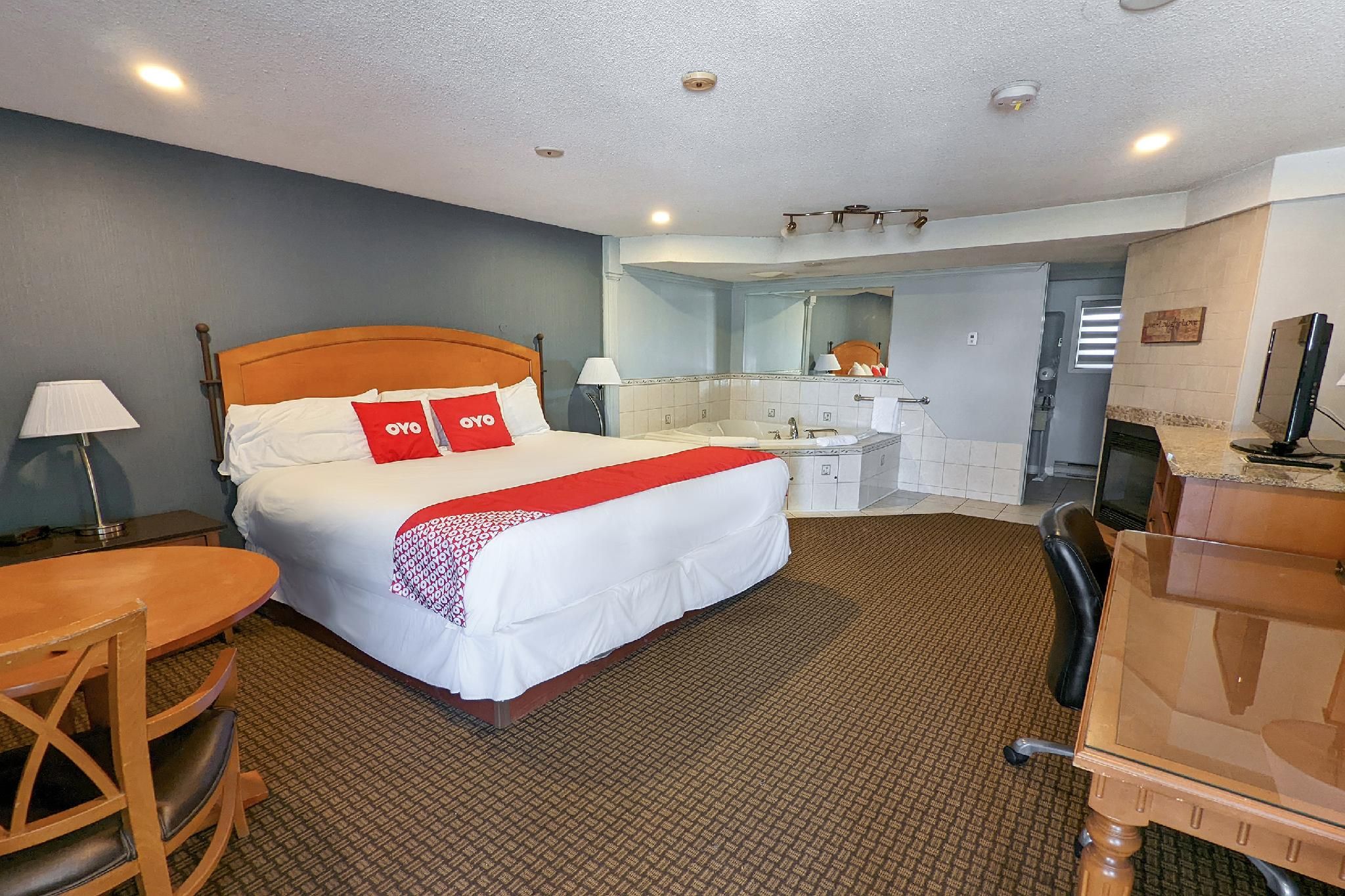 Premium King Bed with Jetted Tub and Fireplace