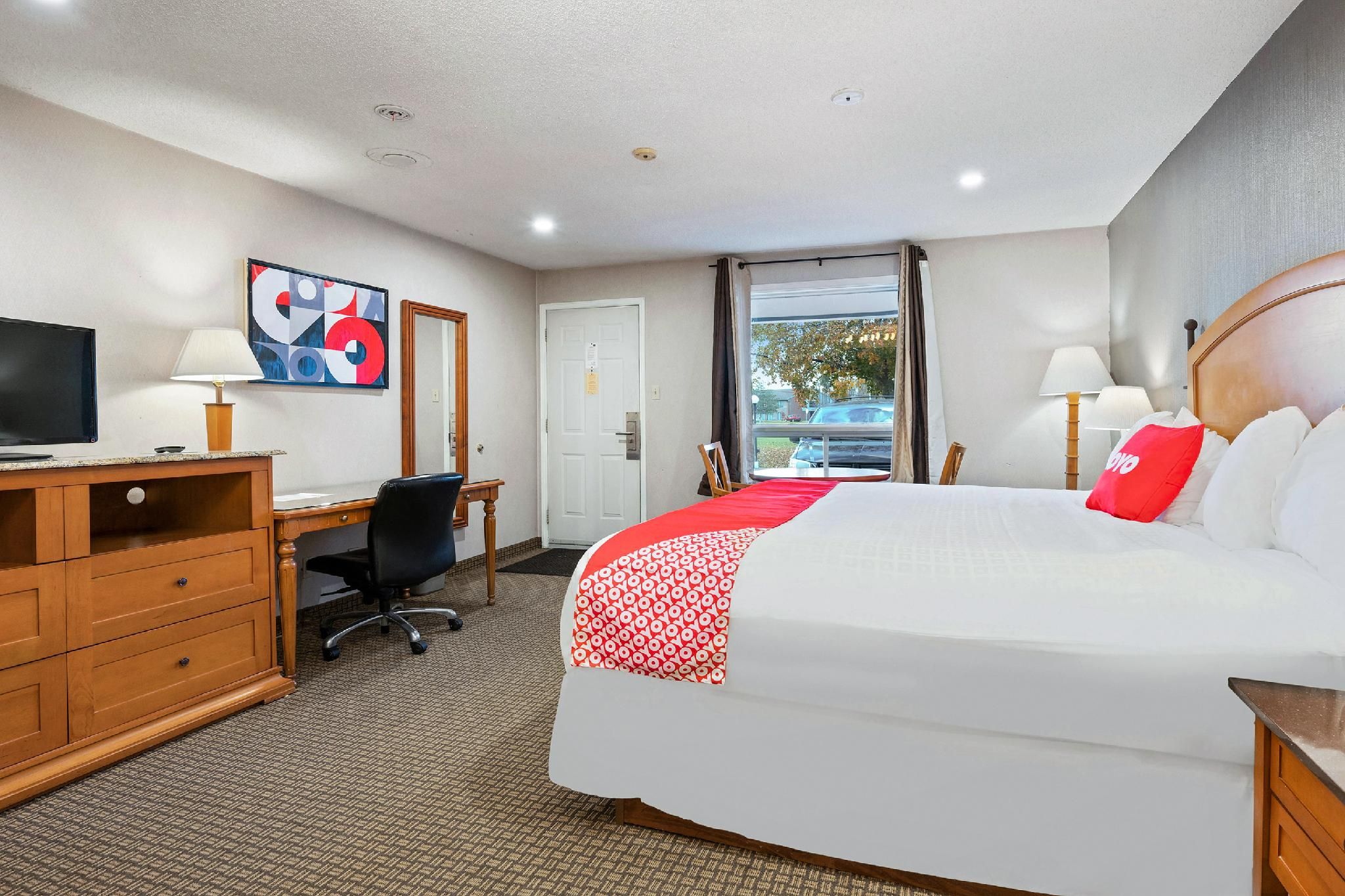 Premium King Bed with Jetted Tub and Fireplace