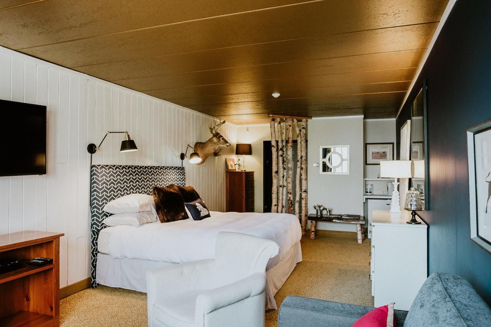 Deluxe King Suite