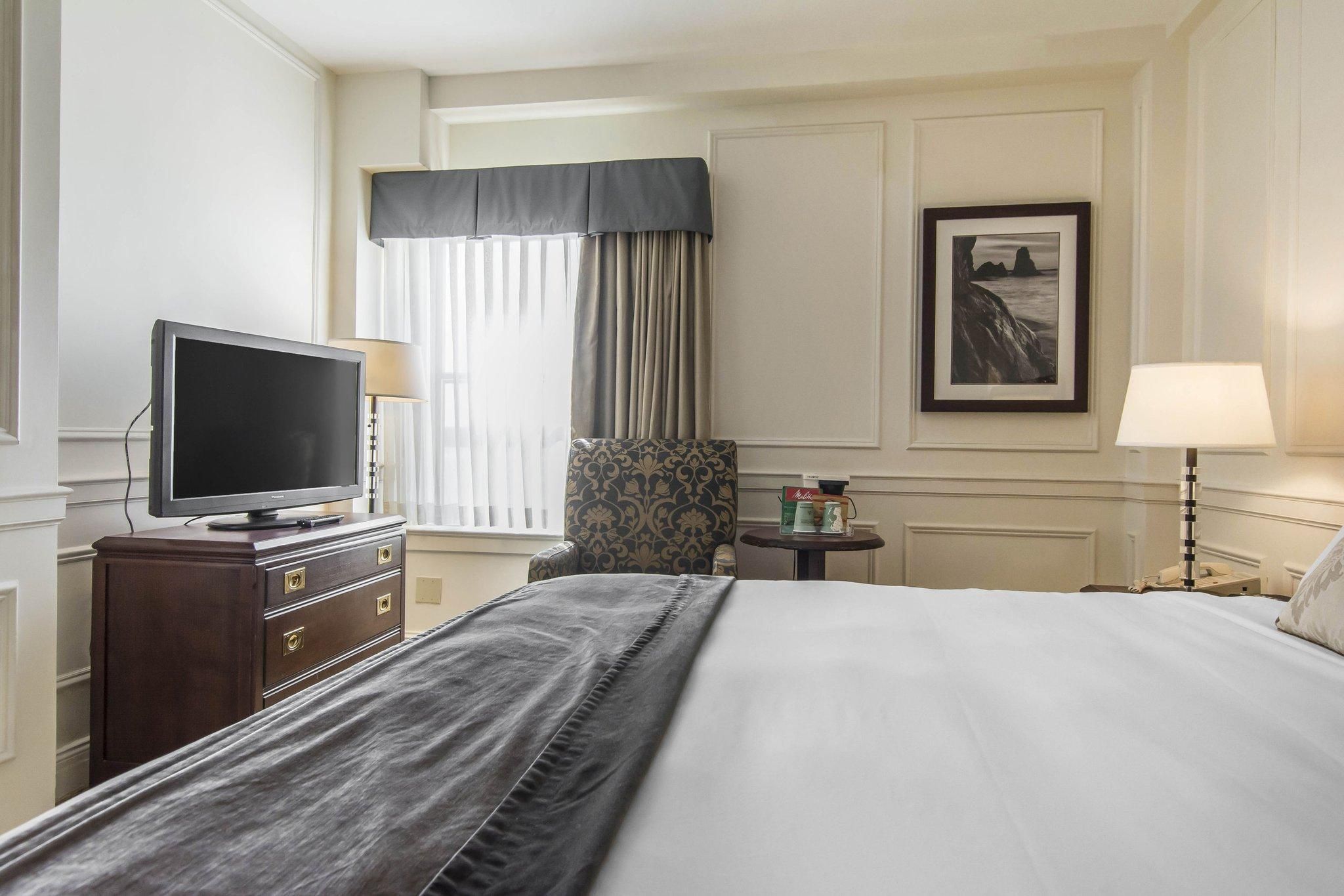 Digby Pines Golf Resort and Spa Accessible Basin View Room with King Bed