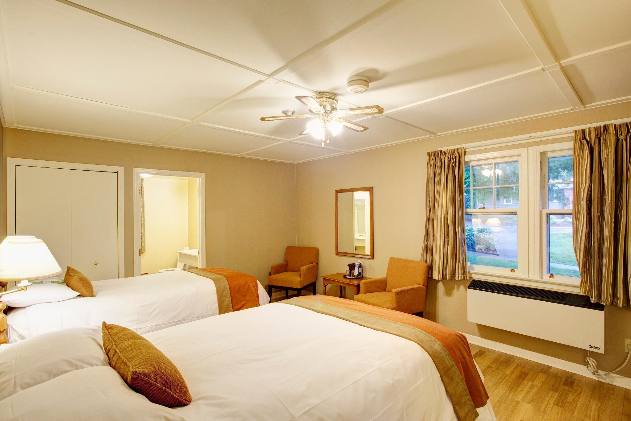 Two Bedroom Cottage with Two Double Beds and Two Twin Beds