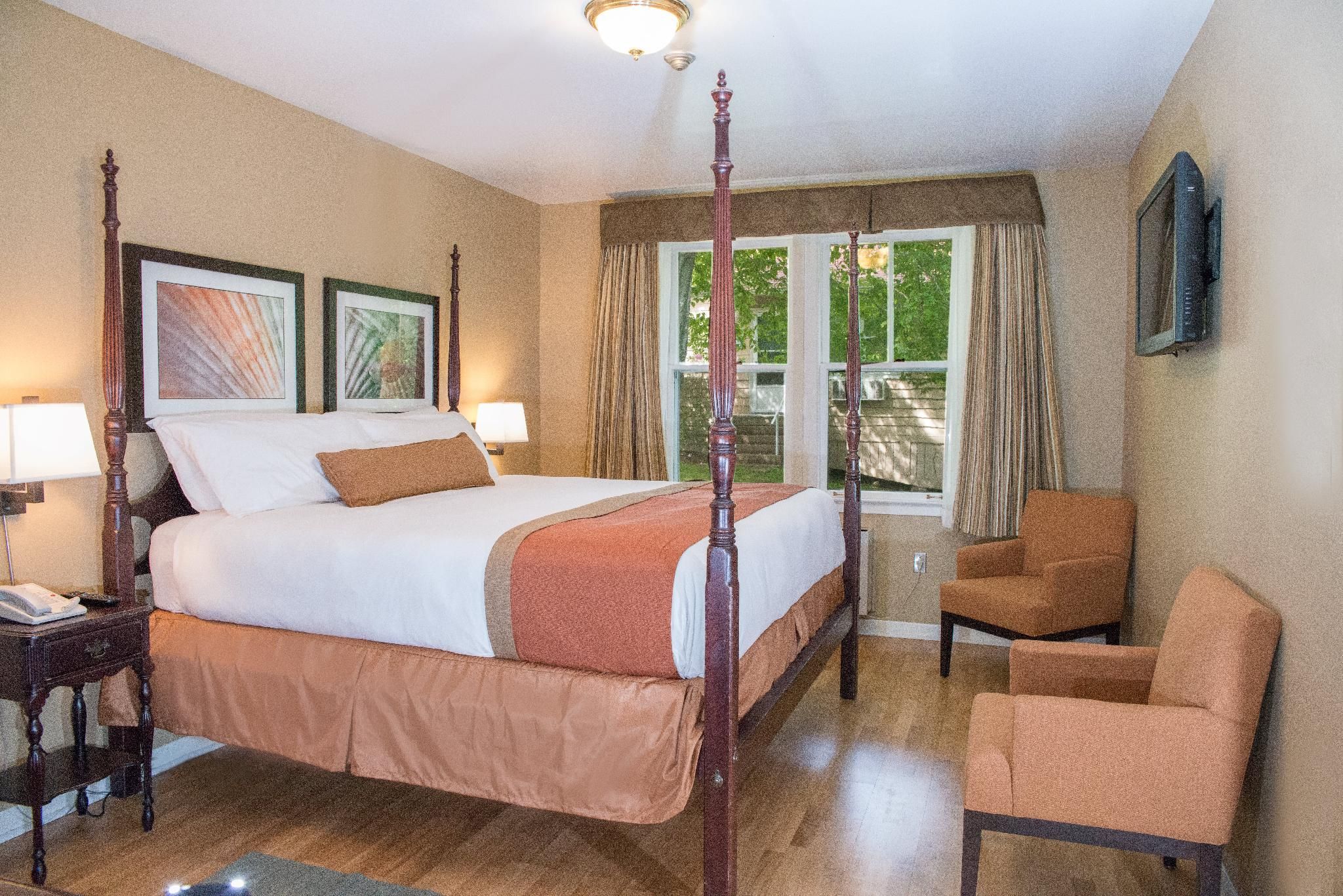 One Bedroom Cottage with King Bed