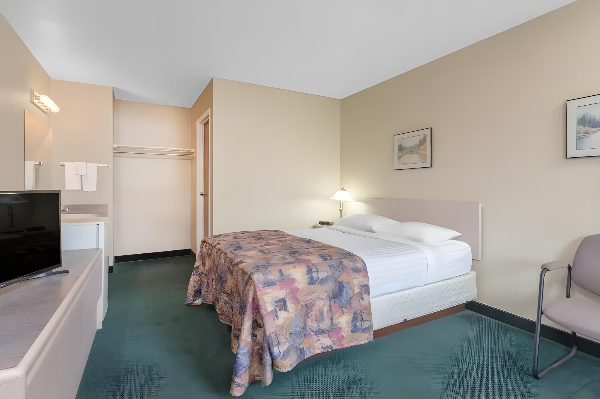 1 Queen Bed, Deluxe Room, Non-Smoking