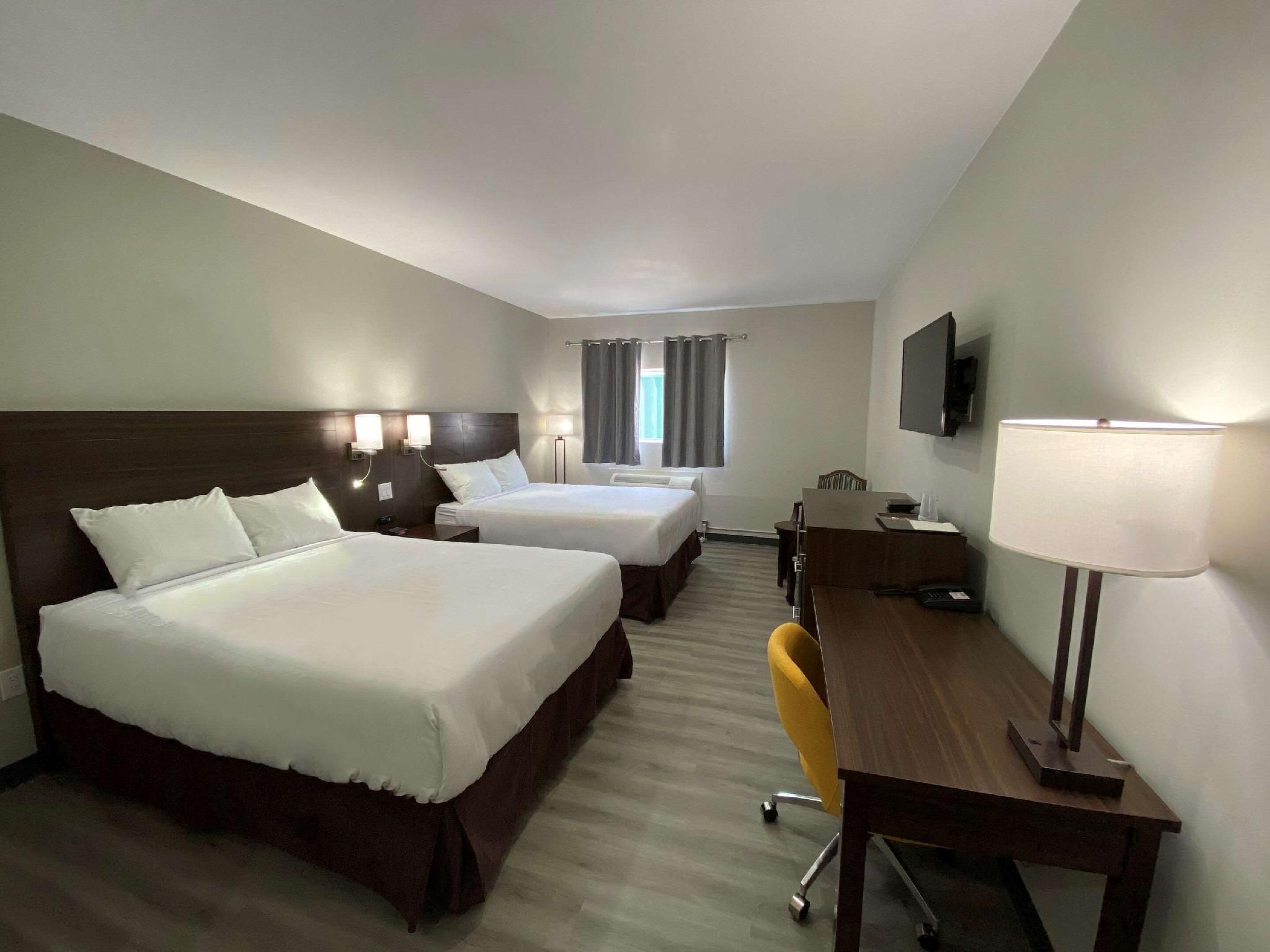 Econo Lodge 2 Queen Beds, Non-Smoking