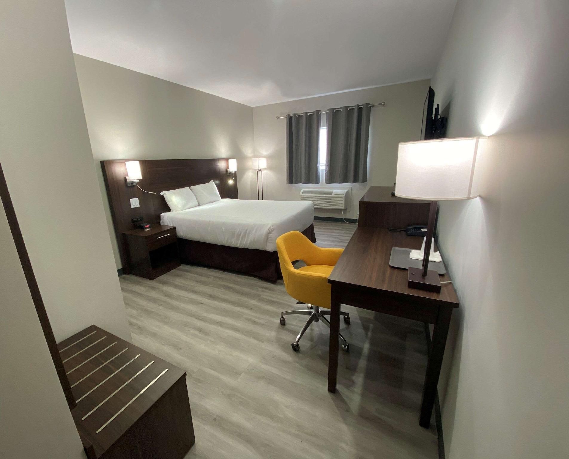 Econo Lodge Accessible - 1 Queen Bed, Non-Smoking