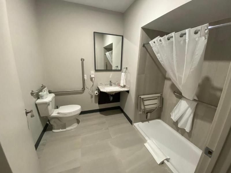 Econo Lodge Accessible - 1 Queen Bed, Non-Smoking 2