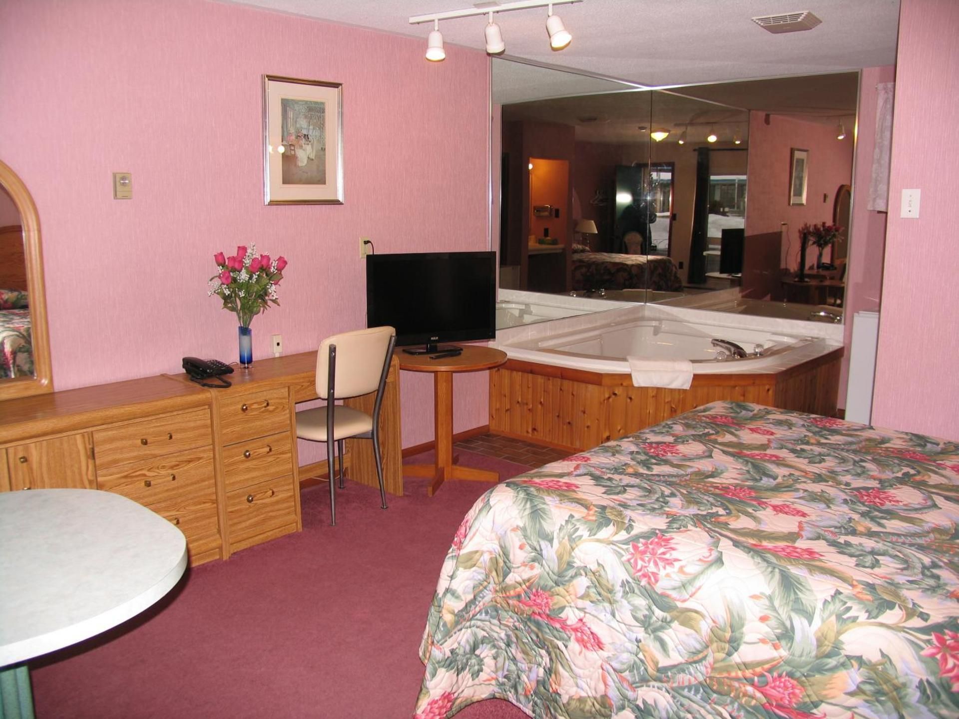 Queen Room with Whirlpool
