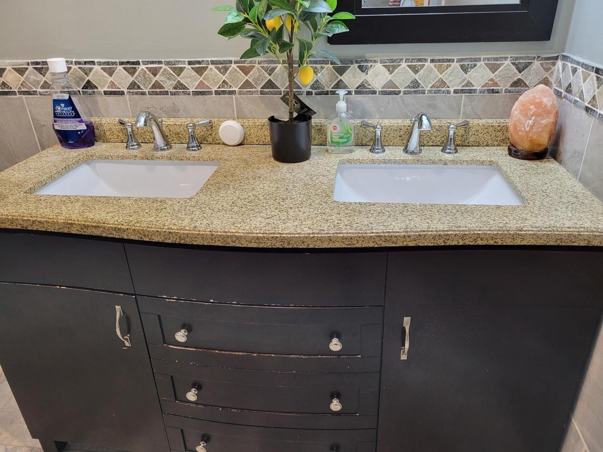 May Flowers Deluxe Double Room 2