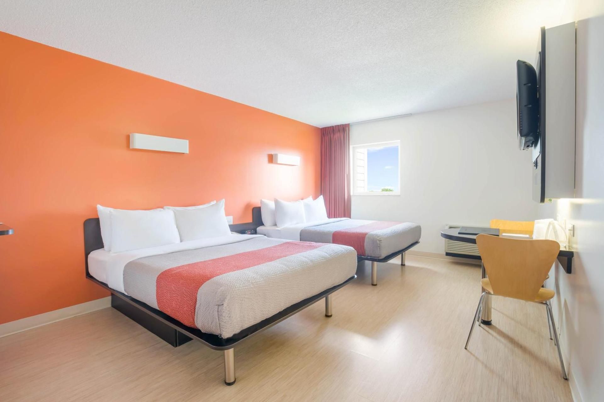 Motel 6 Kingston, ON 2 Queen Beds | Non-Smoking 2